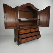 Rare armoire hollandaise en chêne du XVIIIe siècle – « Luierkabinet »