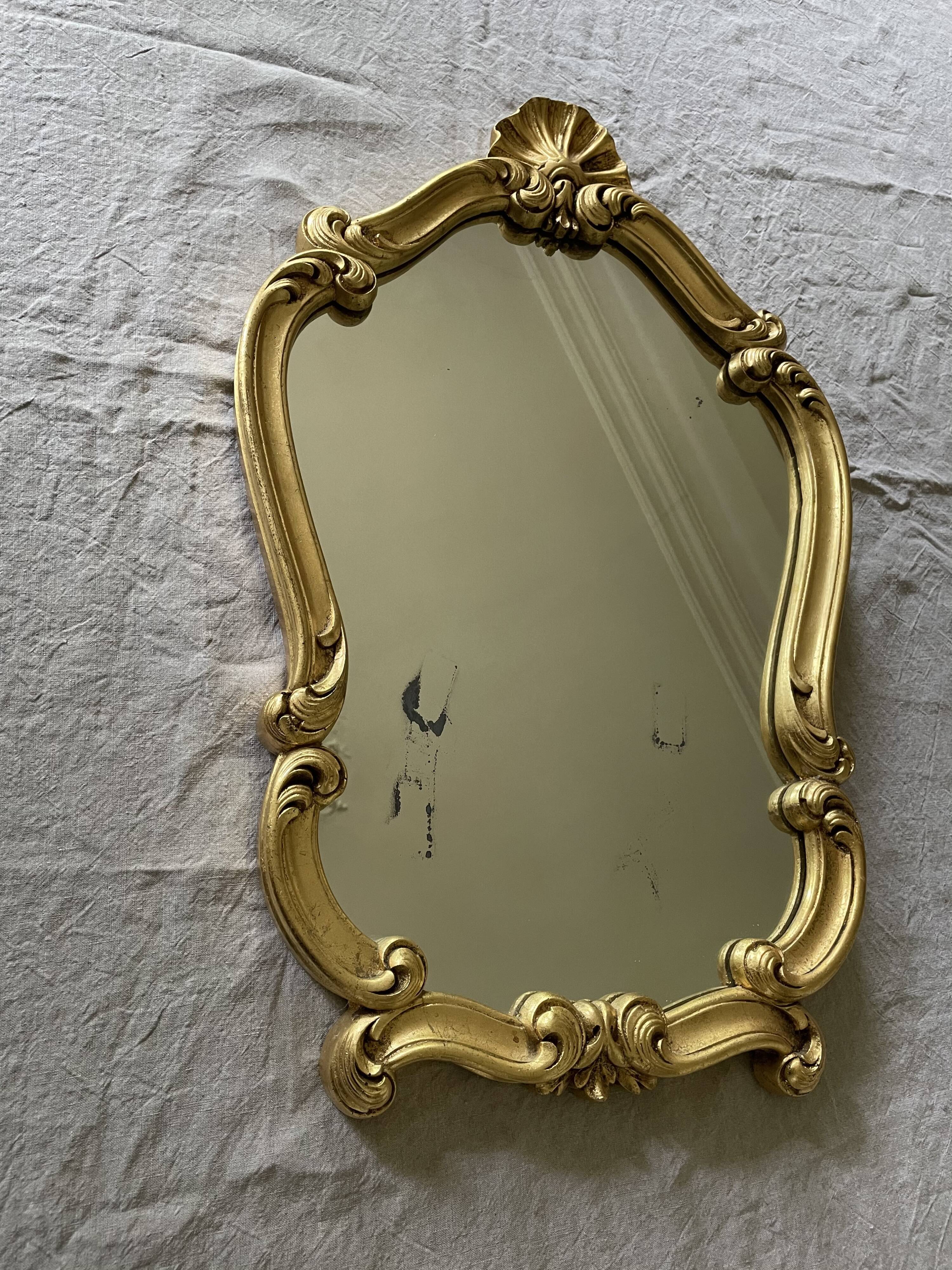 Golden resin rock mirror  42x68cm
