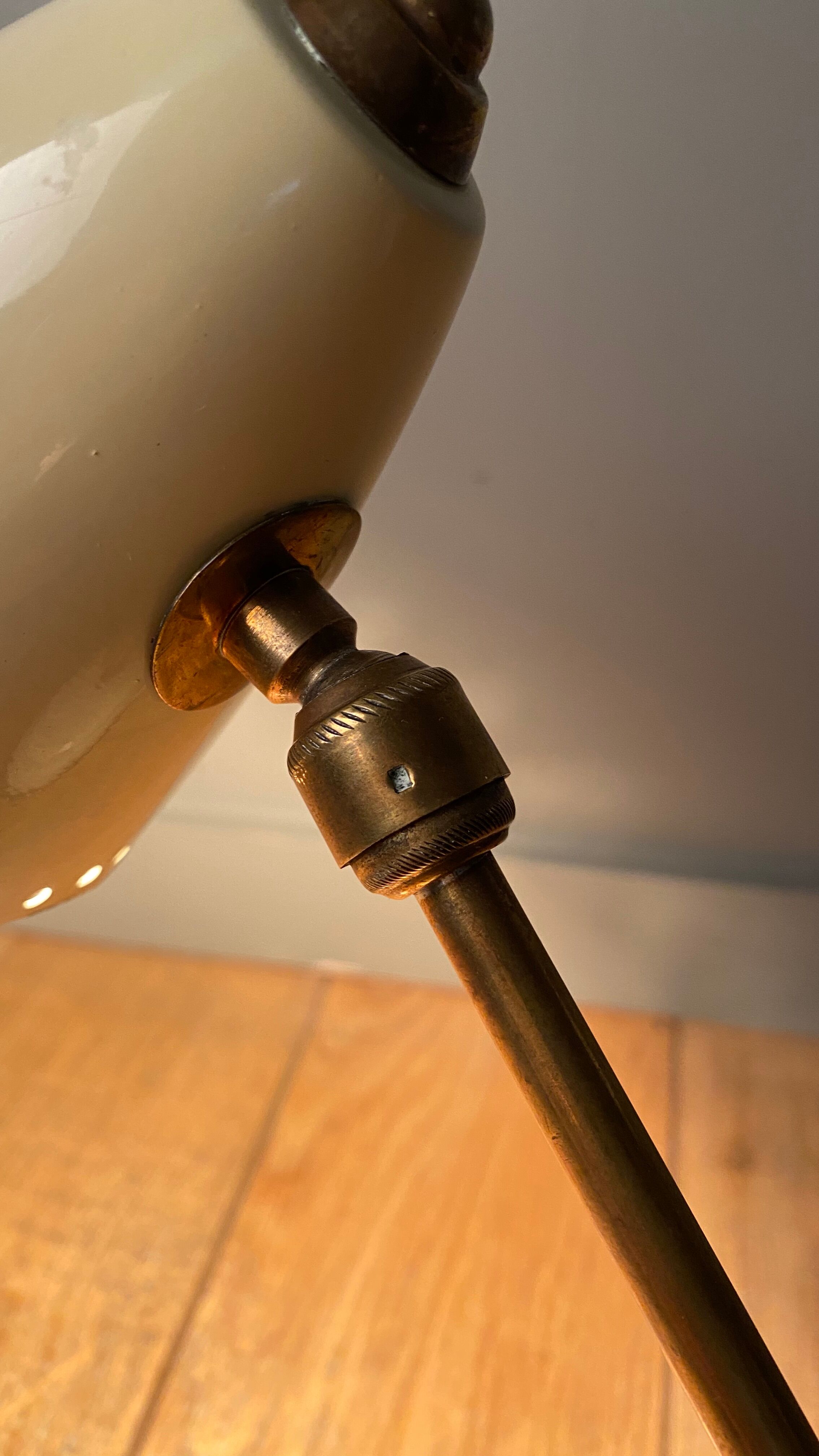 Lampe de fabrication Italienne 1950 articulée à balancier