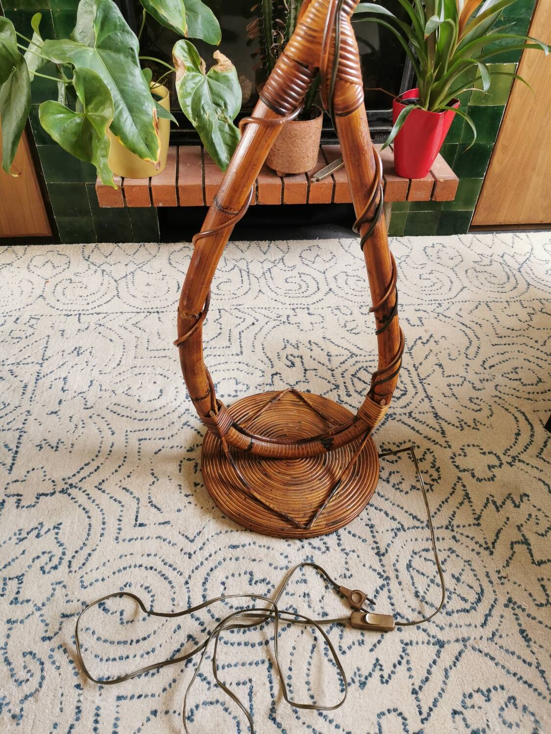 Lampadaire vintage en rotin Louis Sognot