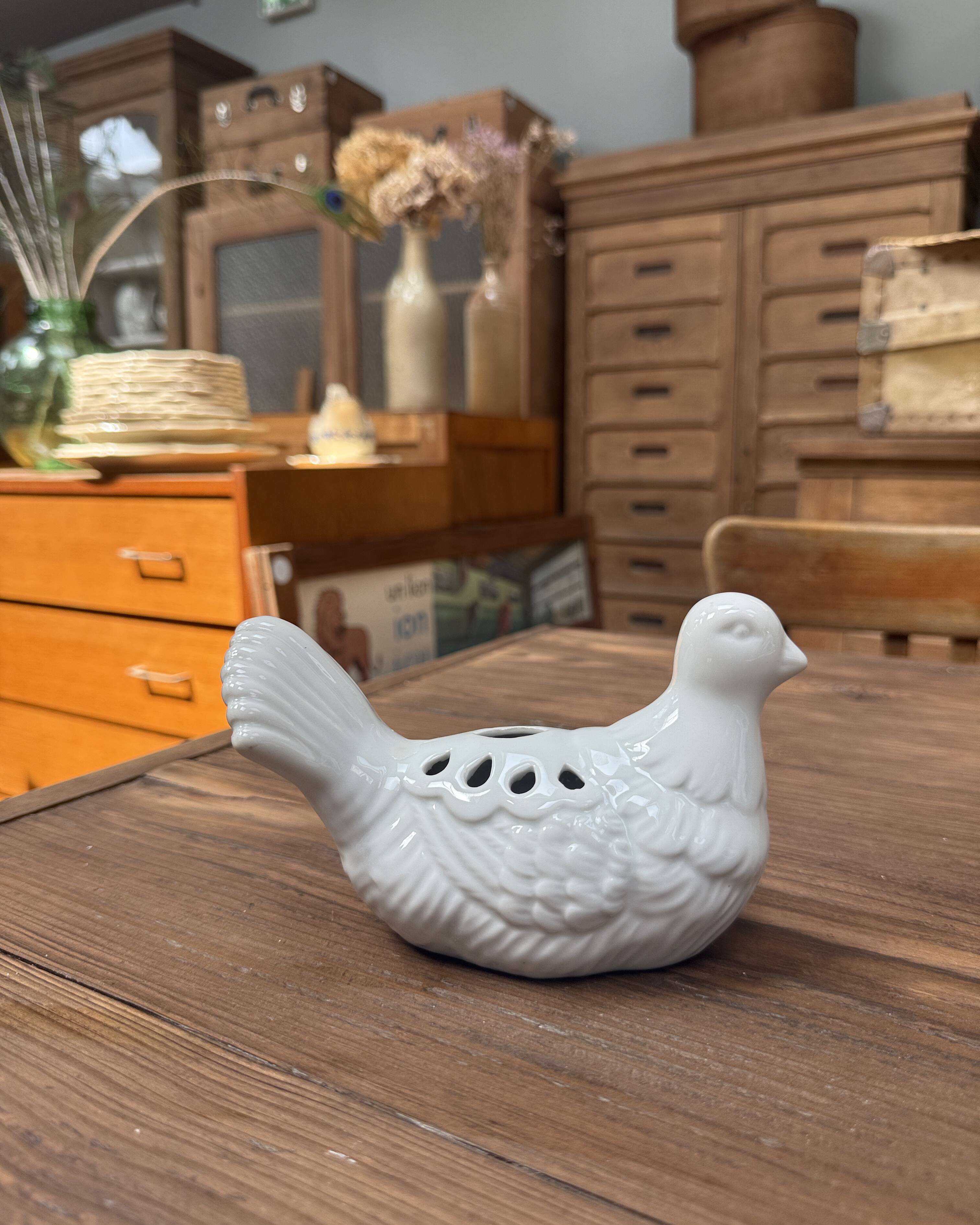 Pique fleurs colombe en porcelaine