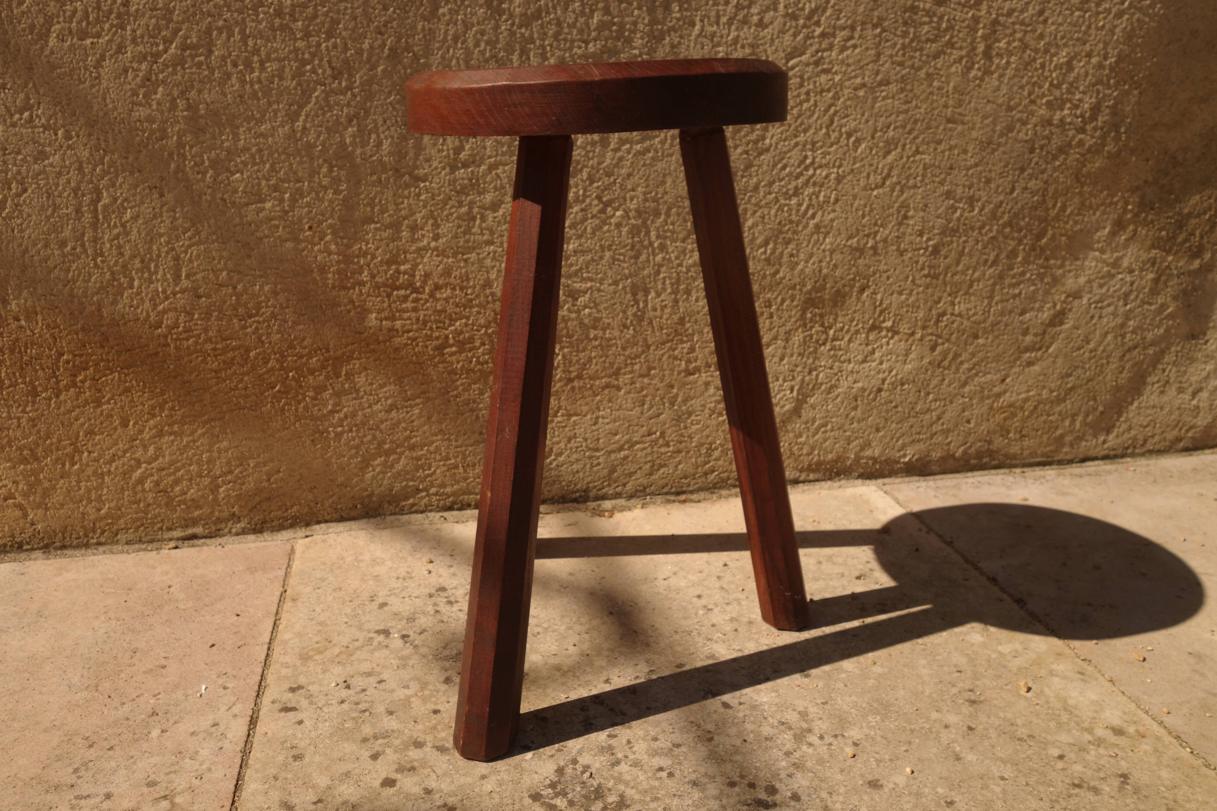 Brutalist tripod stool from the 50s in wood.