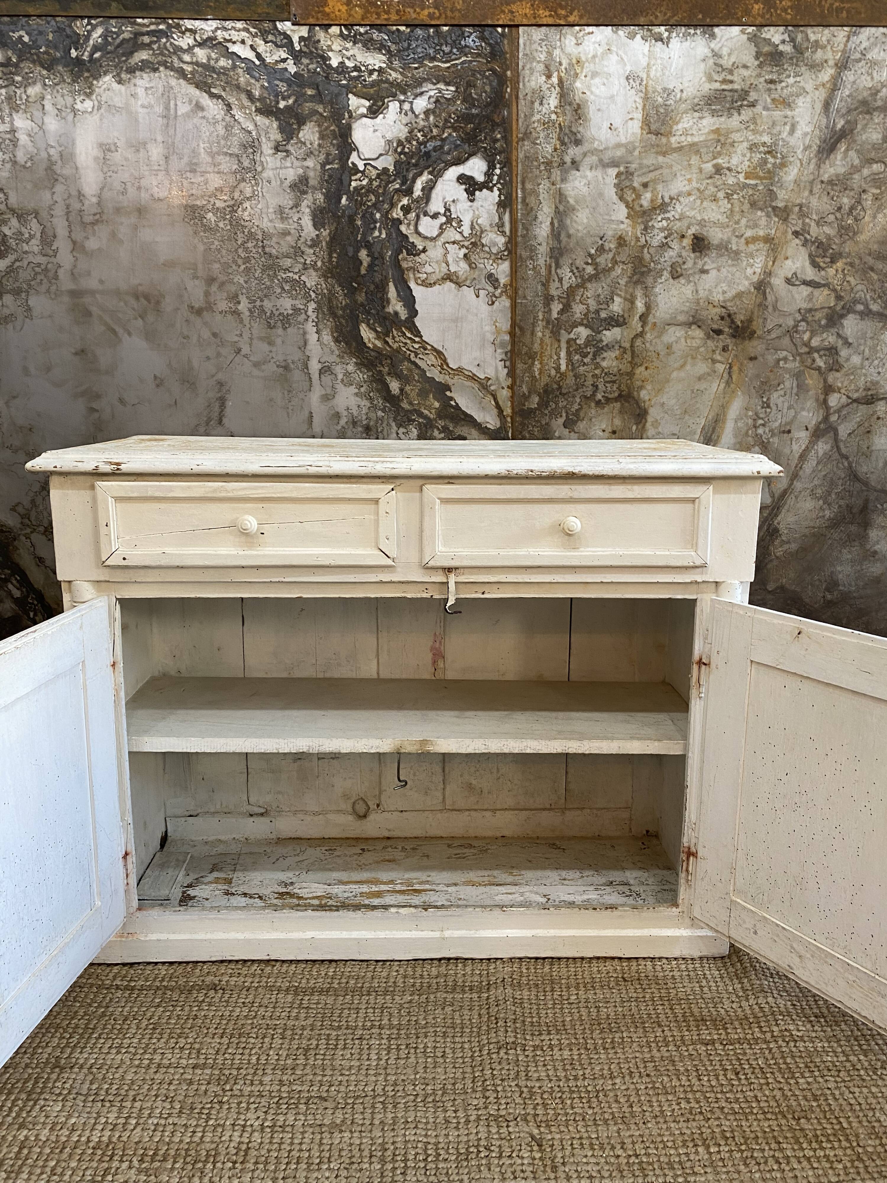 Parisian buffet in its pretty original patina