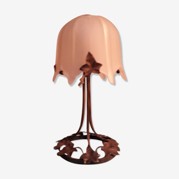 Lampe en verre mouler sur pied fer forge art deco era muller degue jolie lampe art nouveau