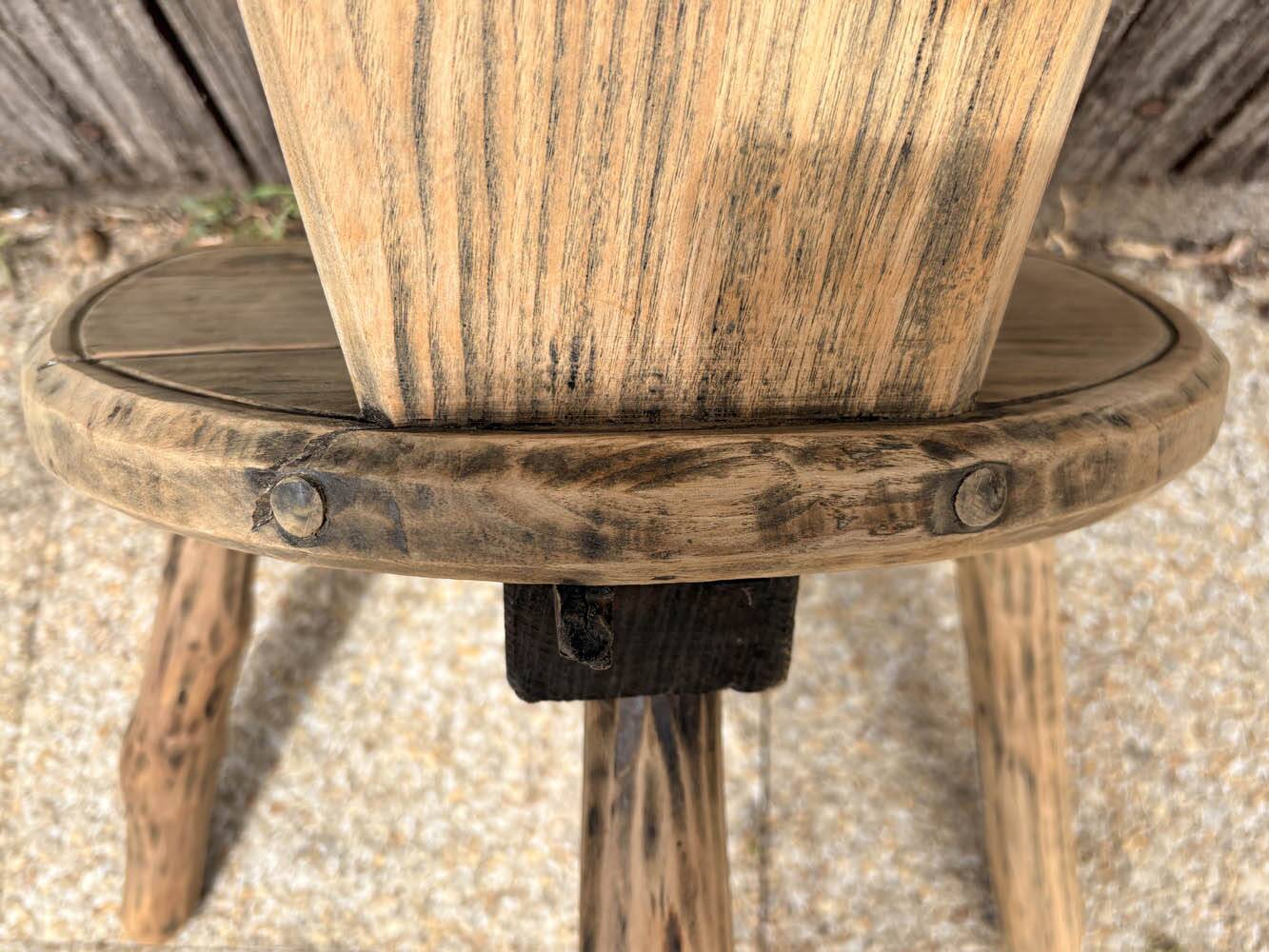 Chaise d’enfant rustique artisanale, tree trunk, esprit wabi-sabi