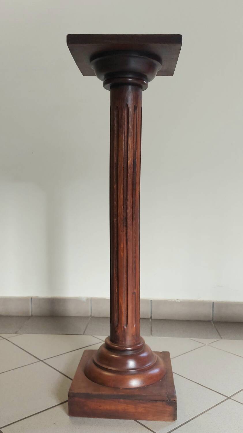 Fluted column in solid wood