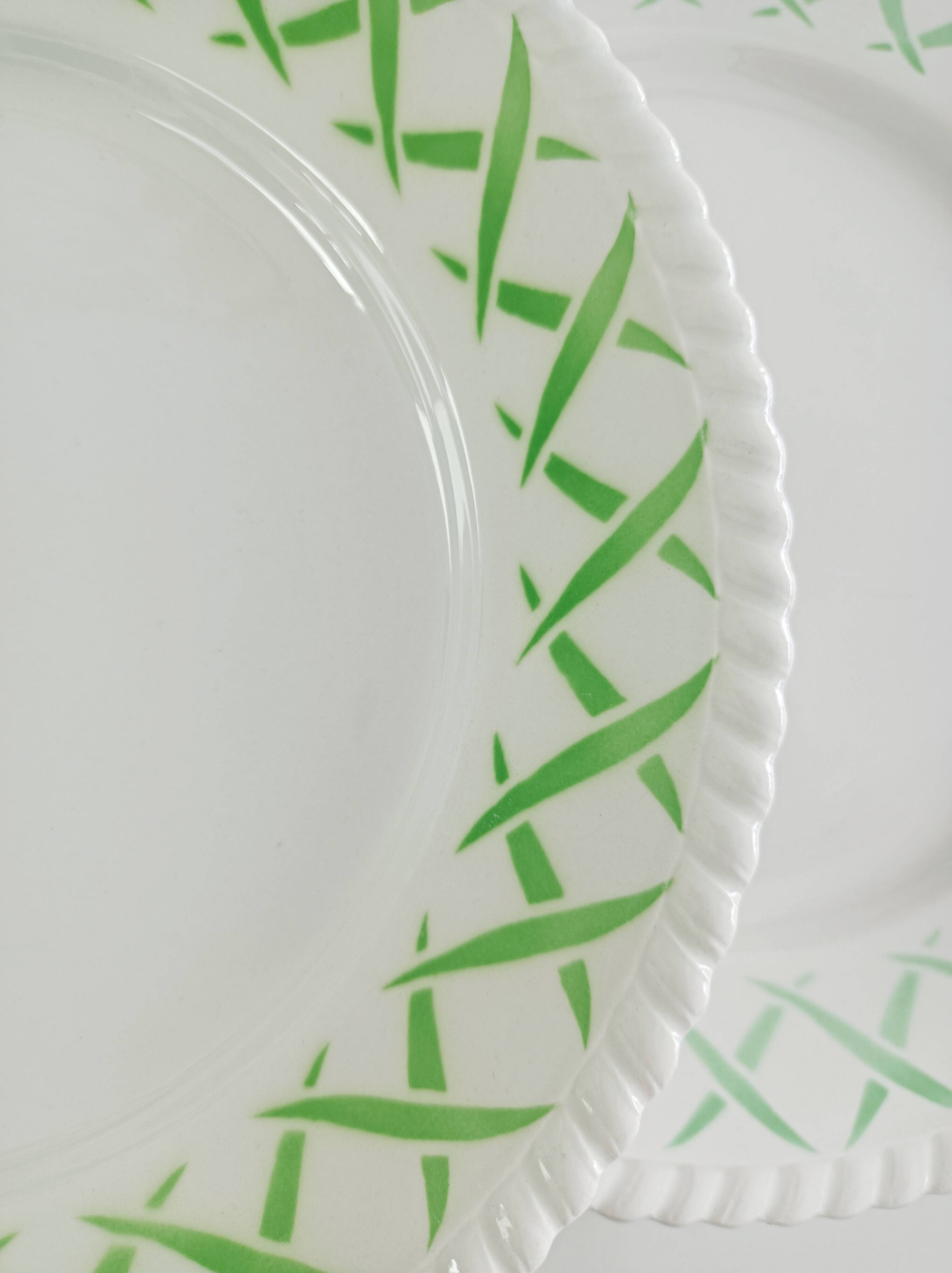 Set of 7 Badonviller flat plates, trellis decor