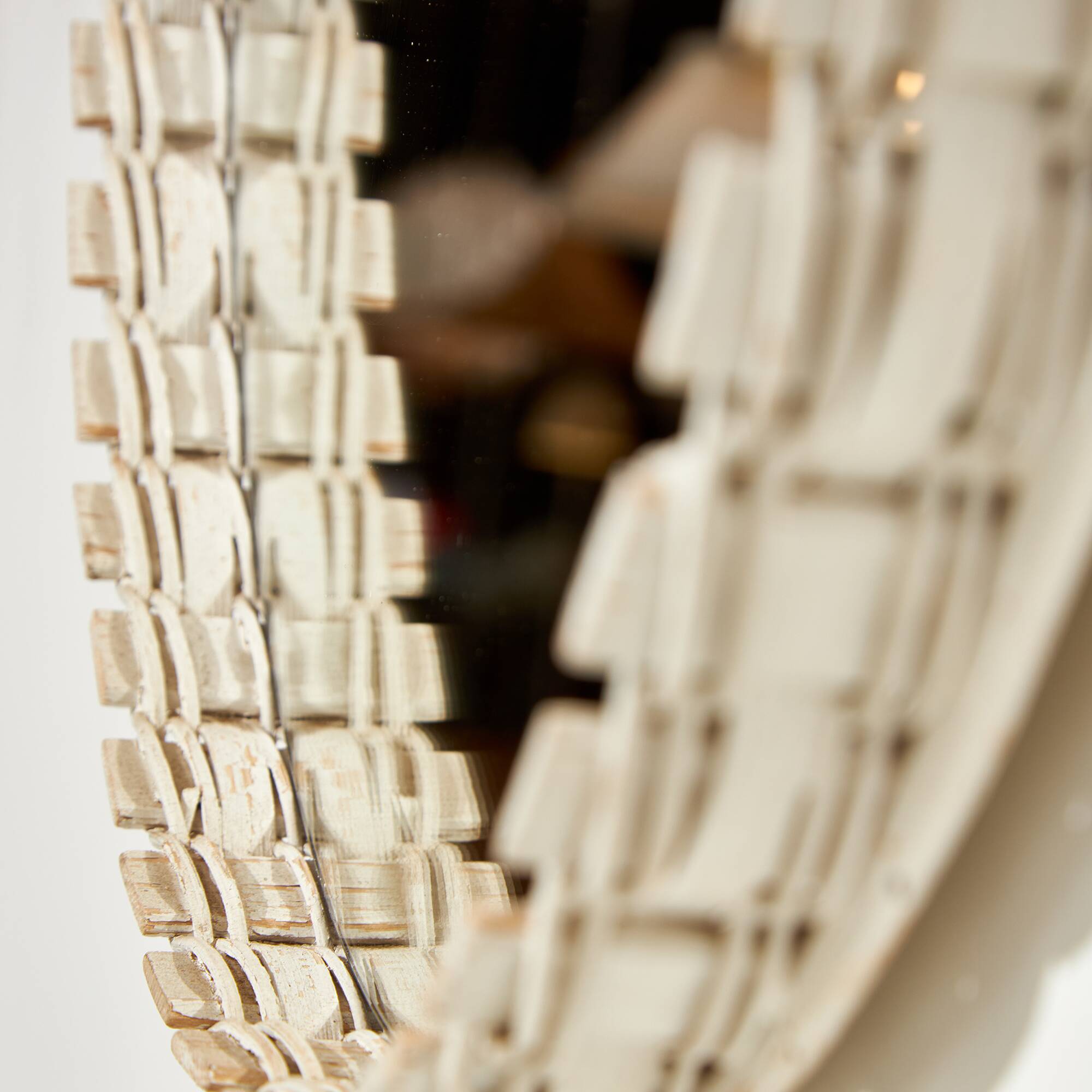 Round wooden framed mirror (MK10063)