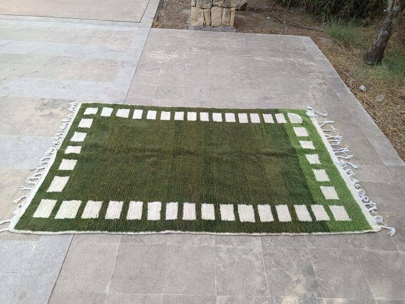 Beni Ouraine handwoven rug, traditional style, size 140 x 270 cm