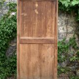 Armoire parisienne bonnetière ancienne jaune poudré.