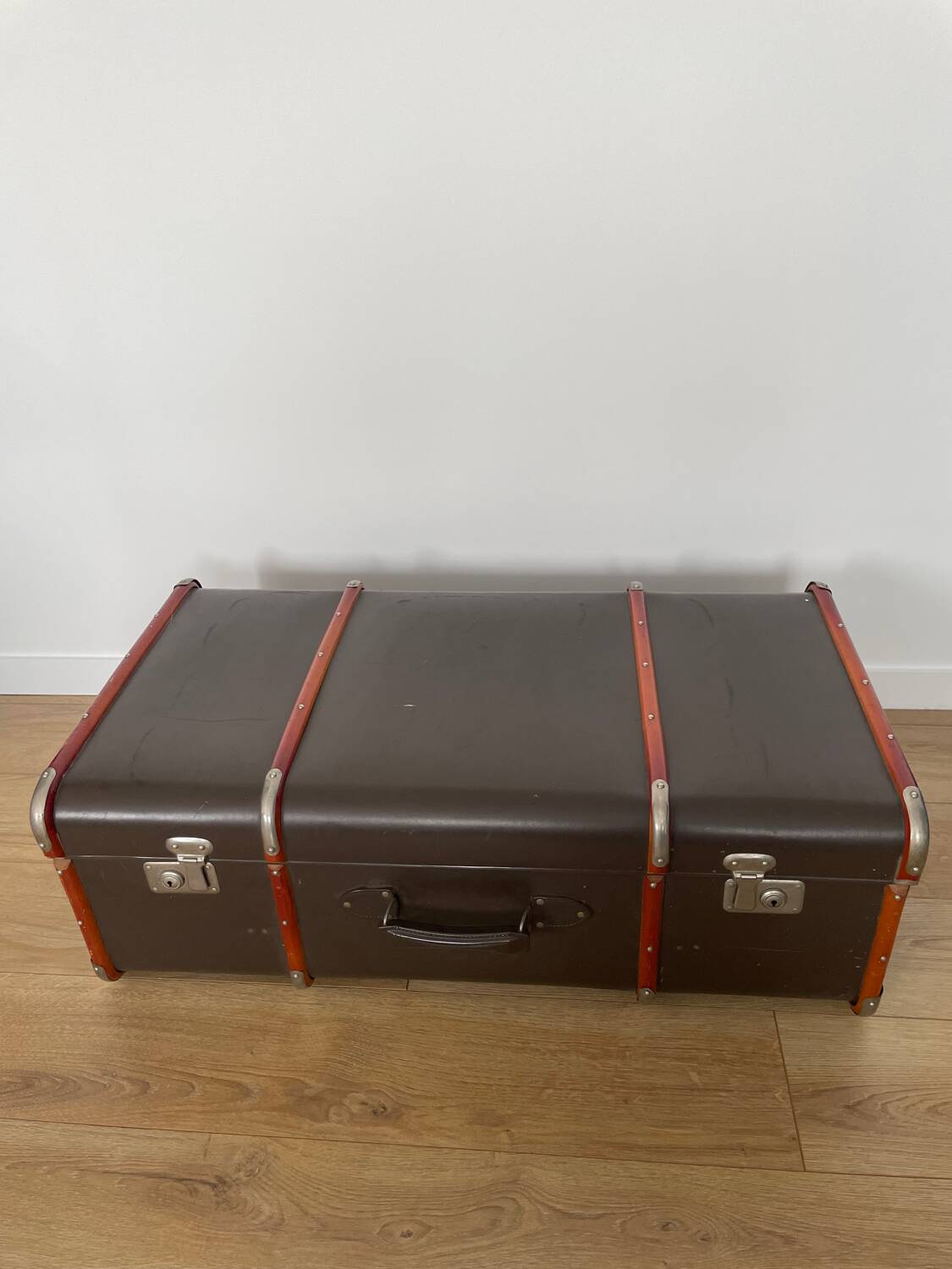Old storage trunk / suitcase