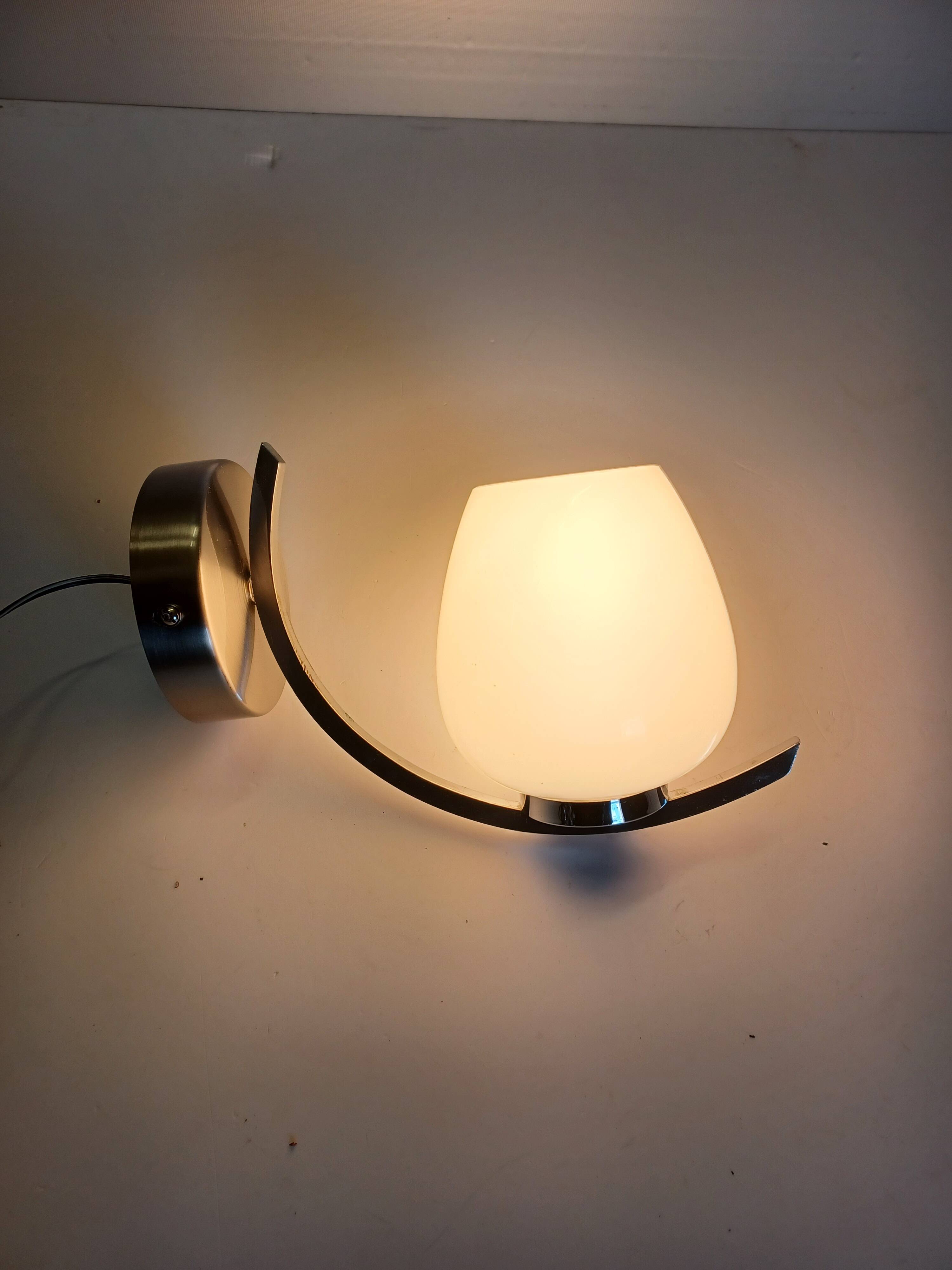 Vintage wall lamp - Chrome and opaline - 1970