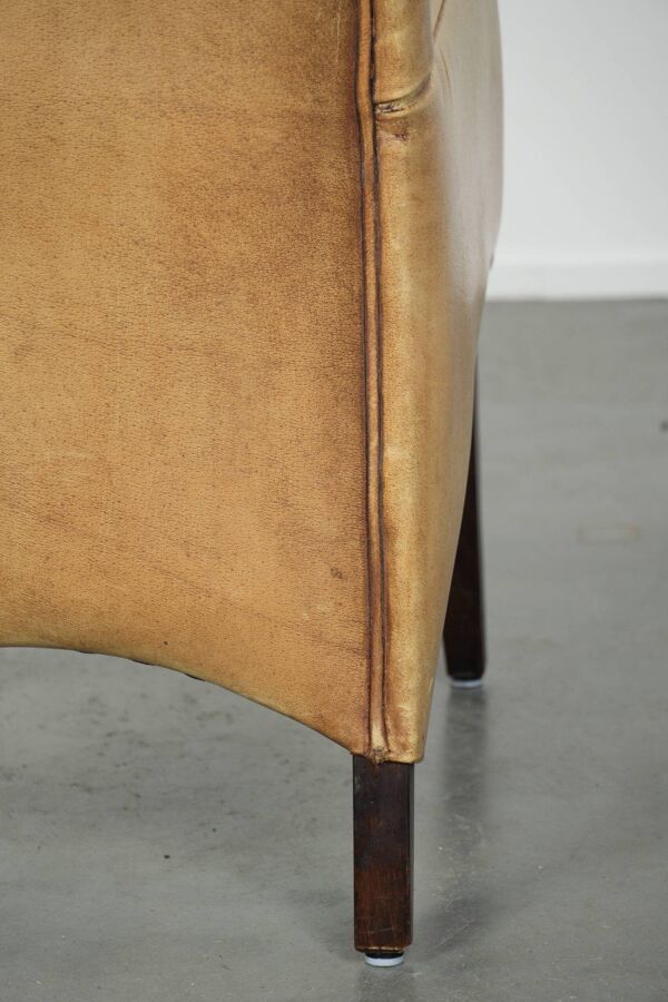 Chaise de salle à manger/chaise d'appoint/chaise de bureau en cuir de vache avec un siège confortable et un dossier haut.