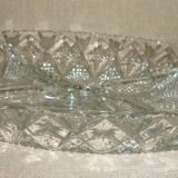 Oval compartmentalized plate in transparent glass