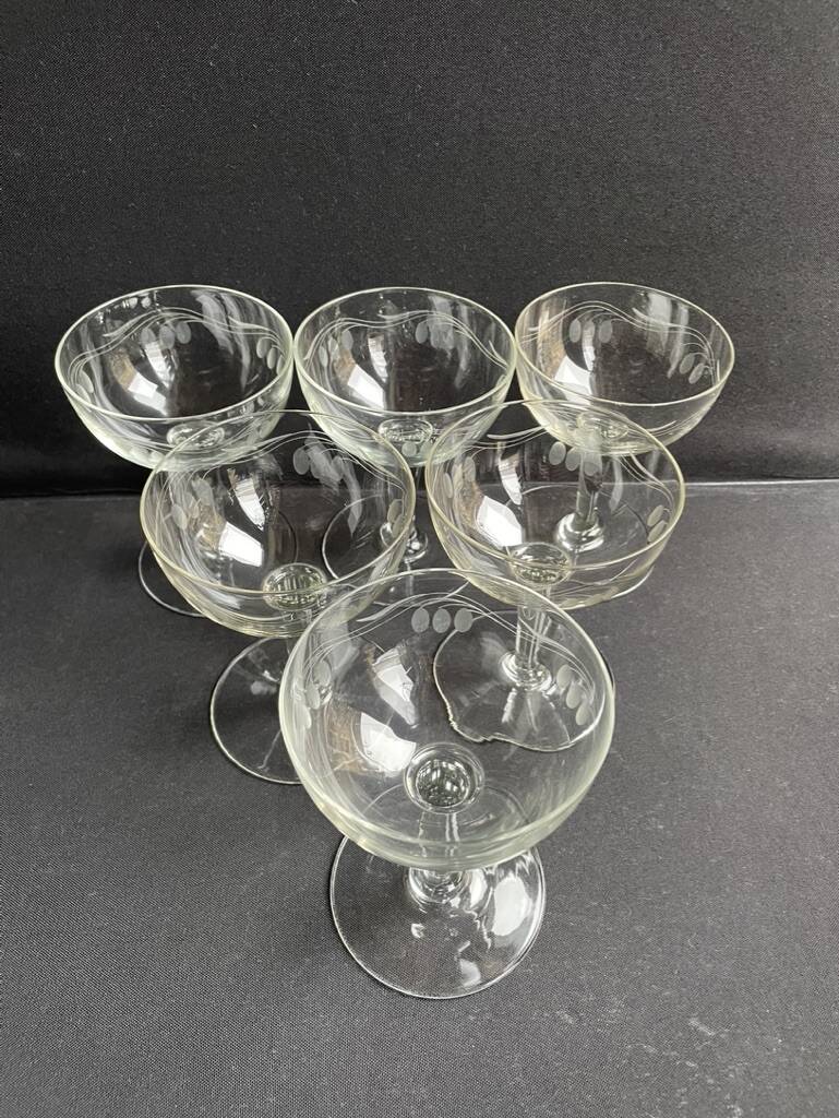 6 Champagne glasses – Cut and engraved glass – Art Deco