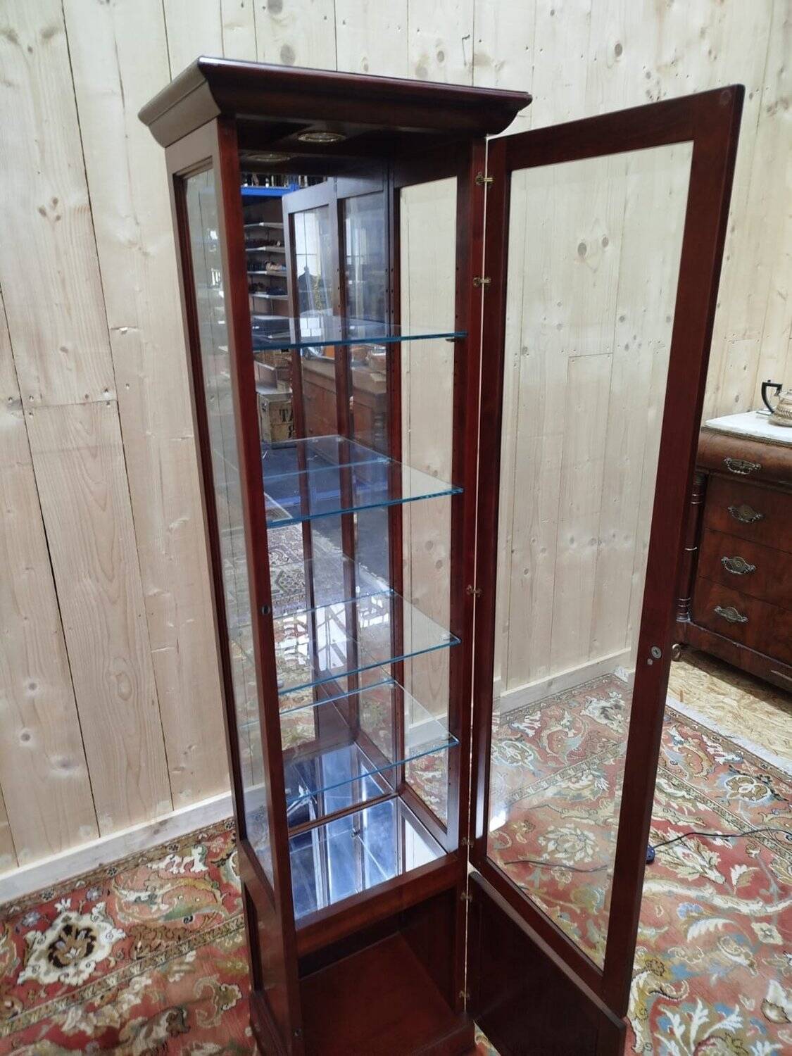 Vitrine étroite de présentation en merisier