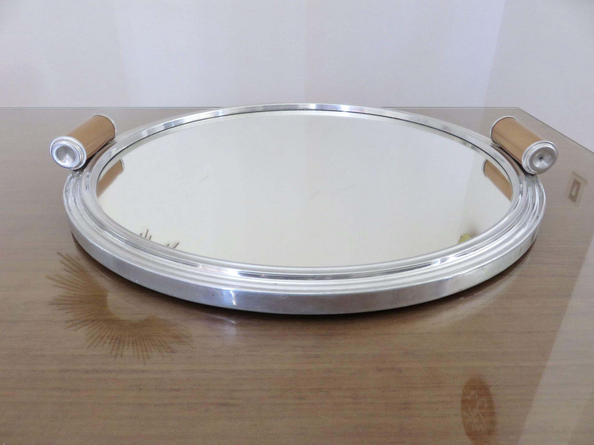Very large round mirrored tray, in aluminium, 45cm, France, 1950