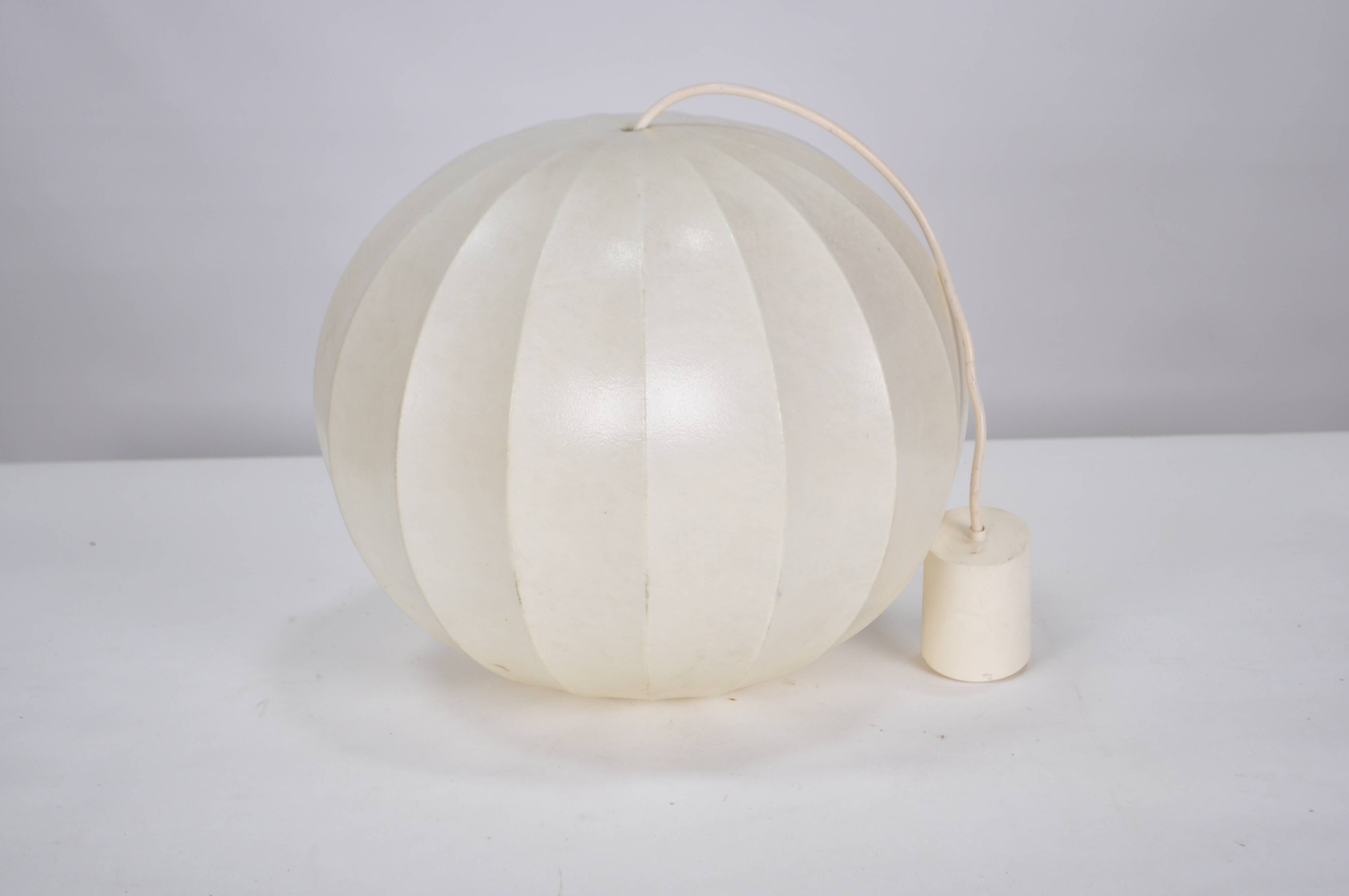 Suspension Cocoon Goldkant Leuchten.