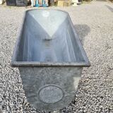 Zinc bathtub