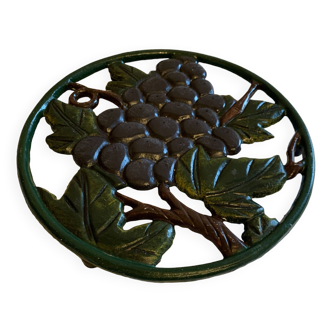 Enamelled cast iron trivet