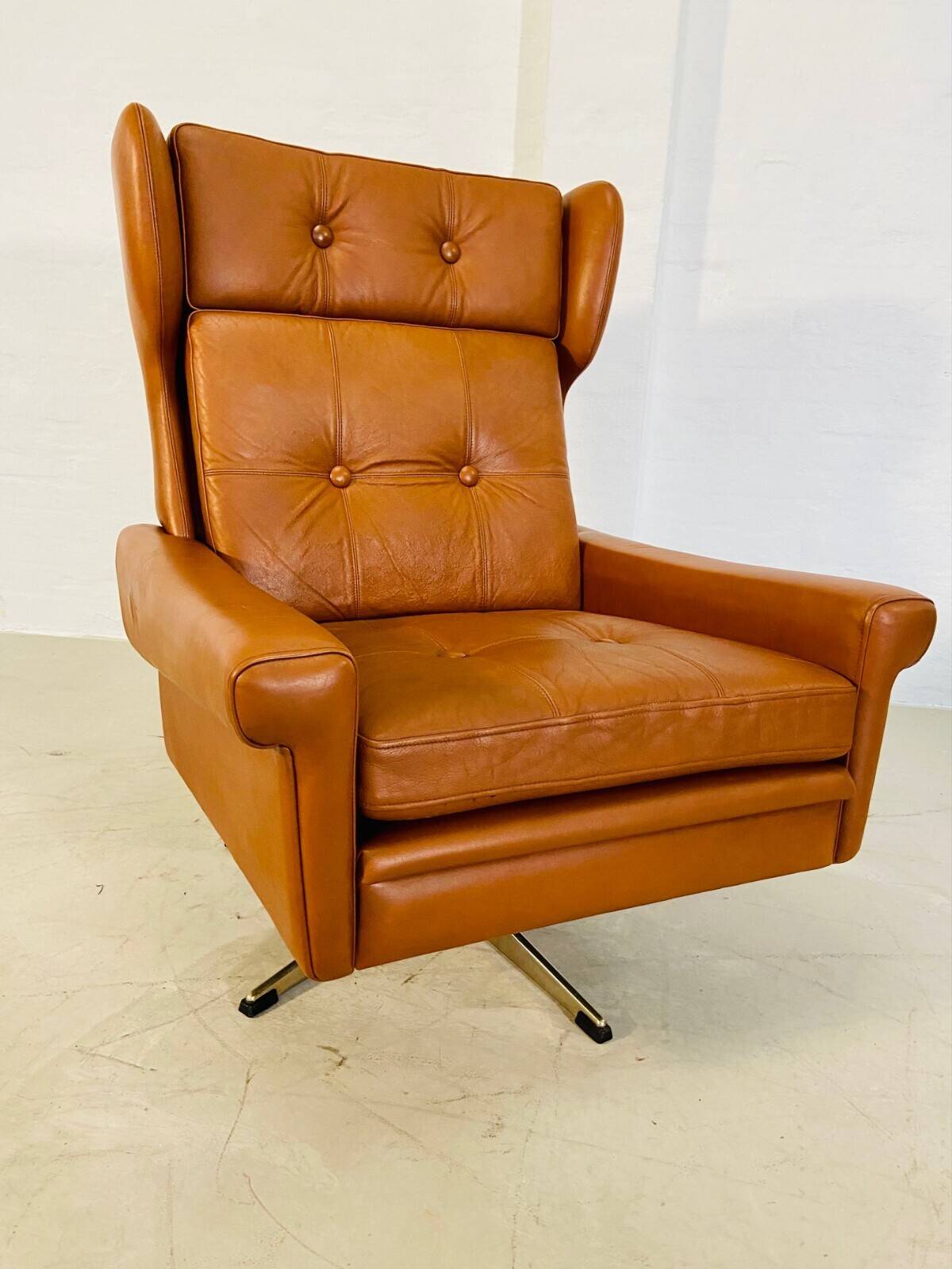 Chaise vintage danoise rétro du milieu du siècle Svend Skipper en cuir cognac des années 60