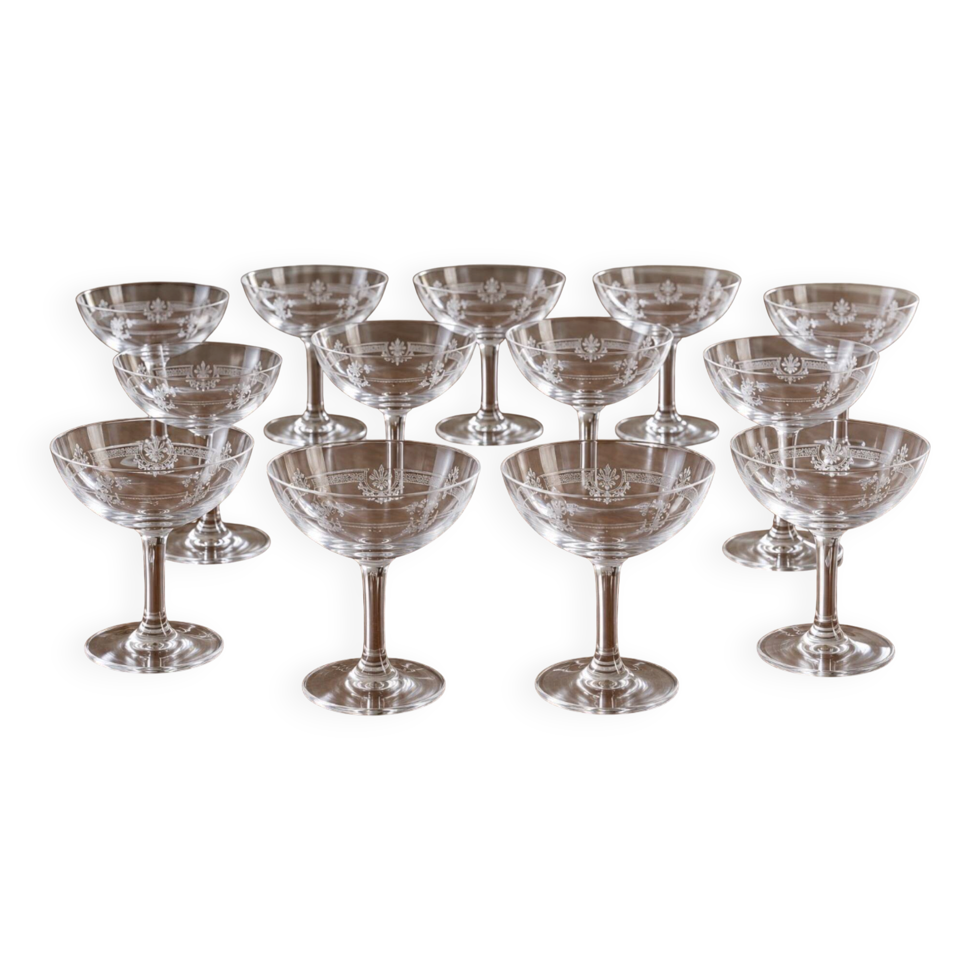 12 coupes  en cristal de Saint-Louis Modèle « Manon » circa
