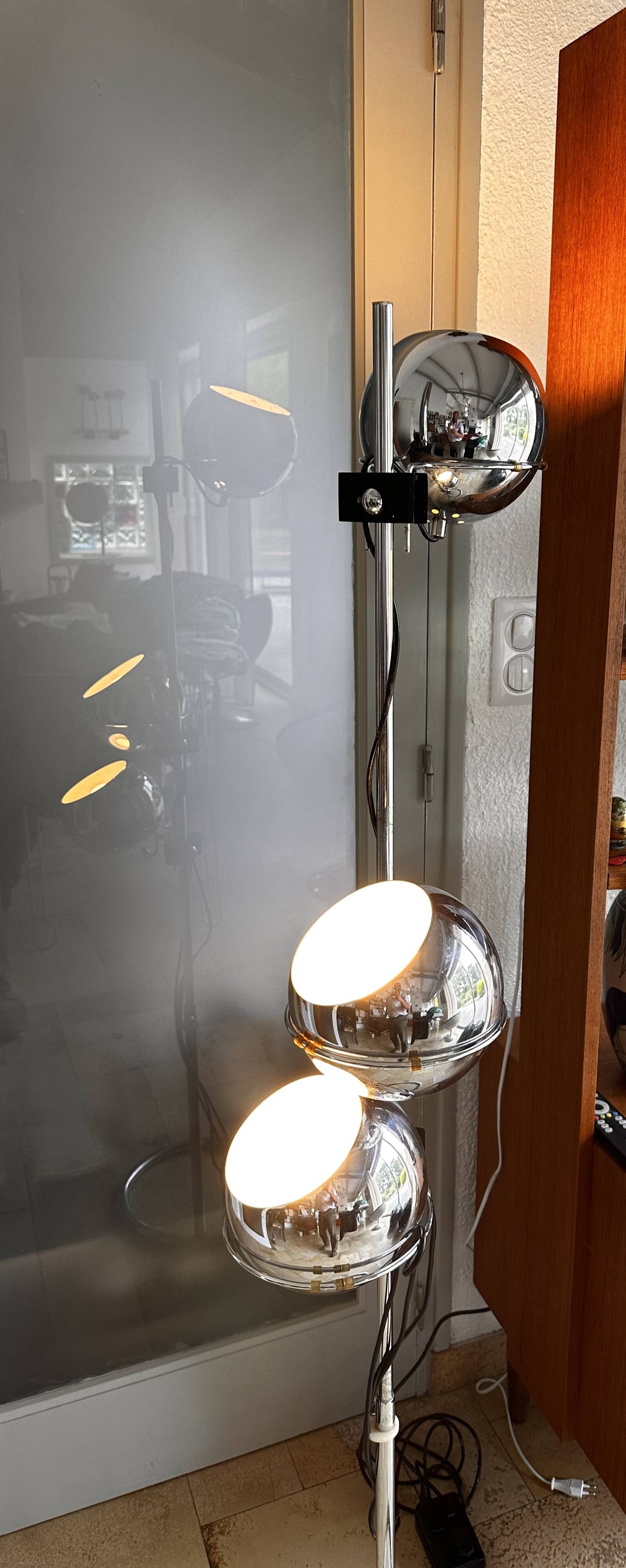 Eyeball floor lamp by Goffredo Reggiani