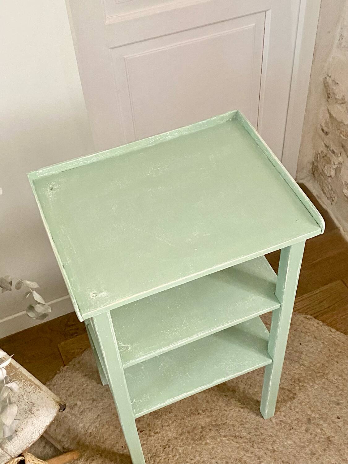 Shelf on legs
