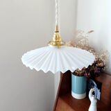 Serrated opaline suspension