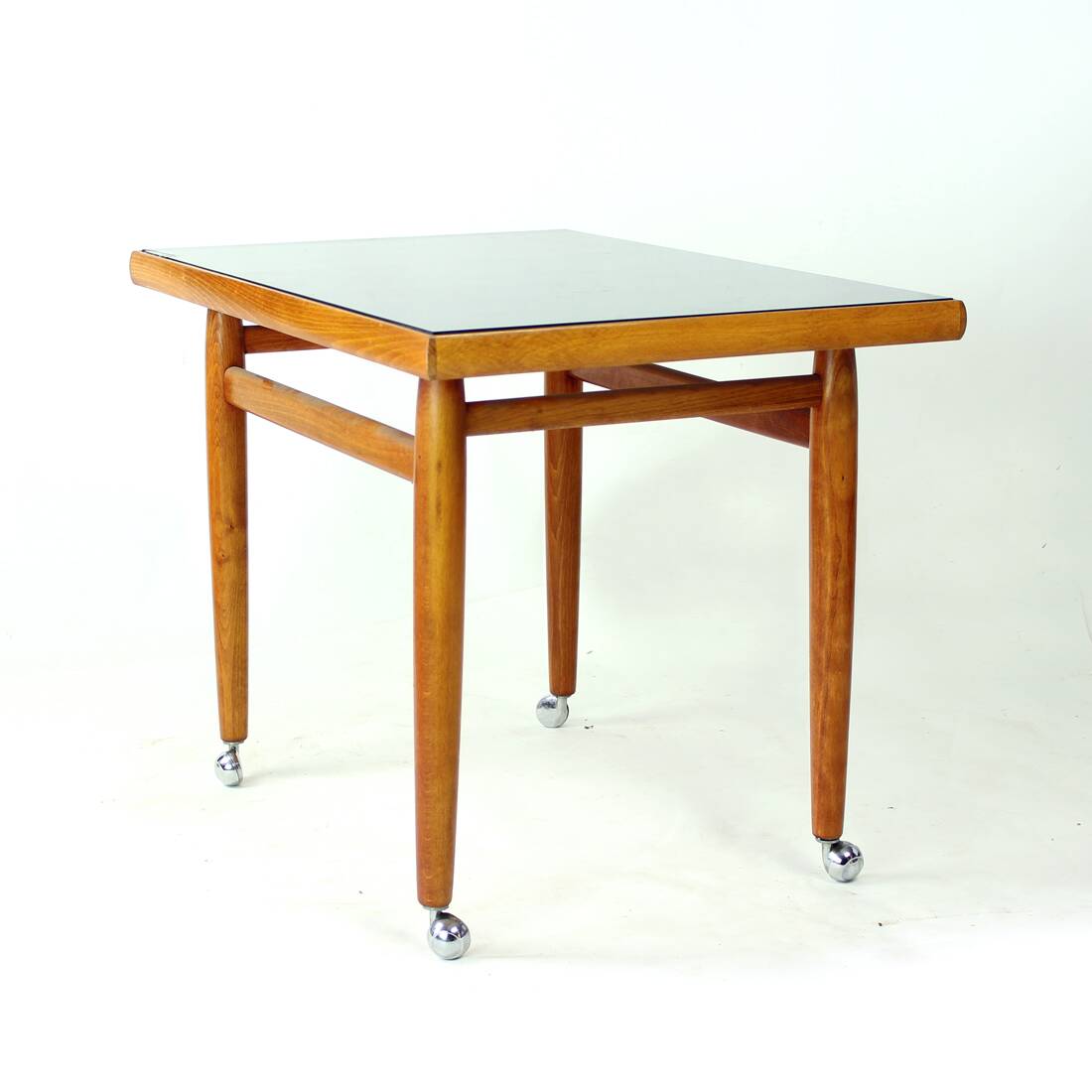 Table d'appoint sur roulettes en chêne, Tchécoslovaquie 1970