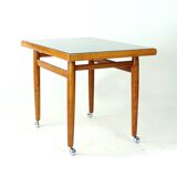 Table d'appoint sur roulettes en chêne, Tchécoslovaquie 1970
