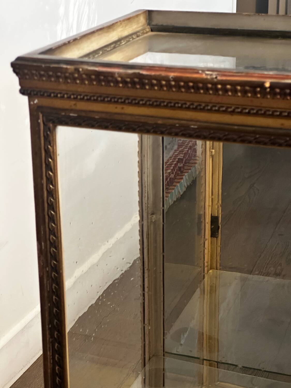 Counter display cabinet in wood and glass in Louis XVI style, 19th century.