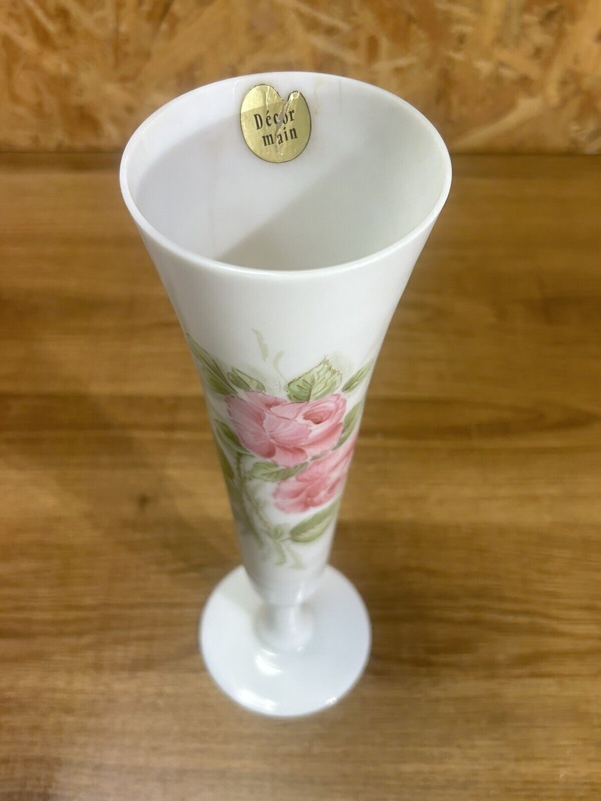 Vase and white eopaline glass set with painted floral decoration - Paris, vintage