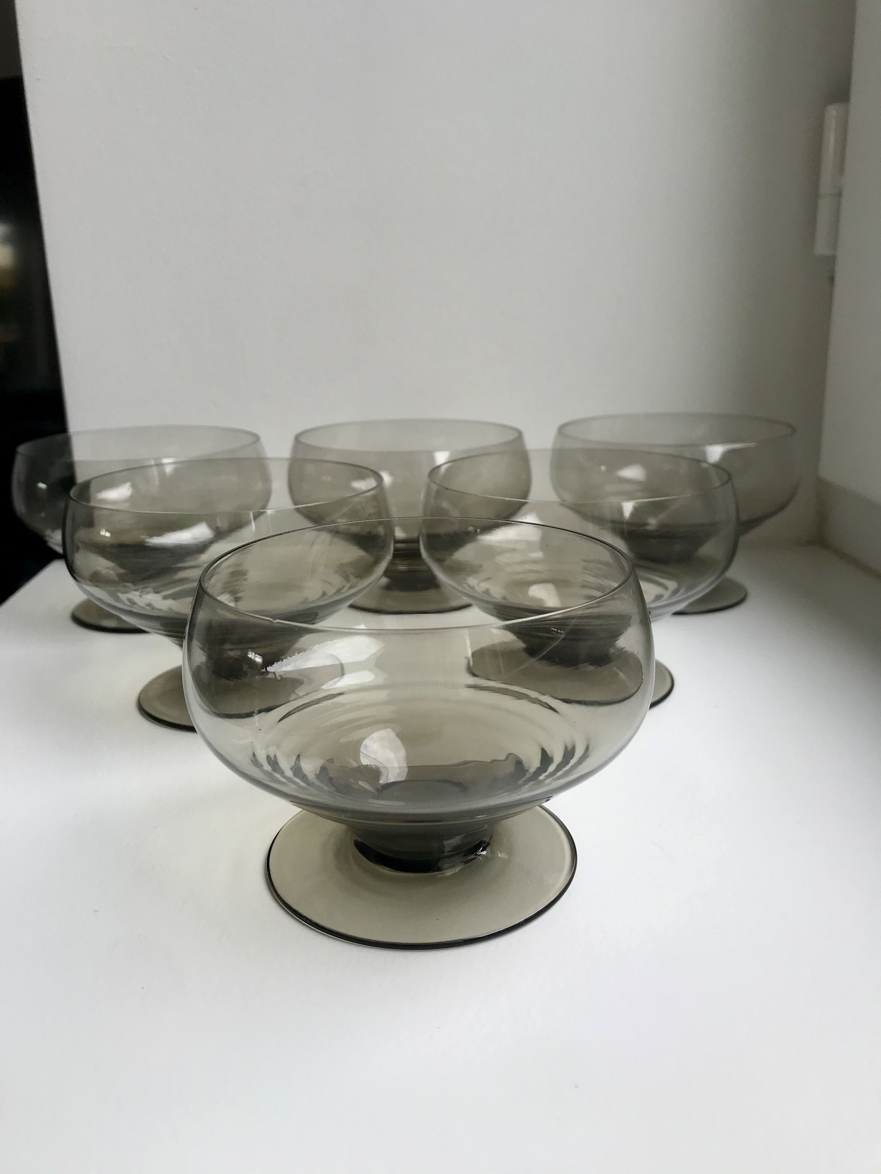 Set of 6 art deco design champagne glasses in smoked glass 30s-40s