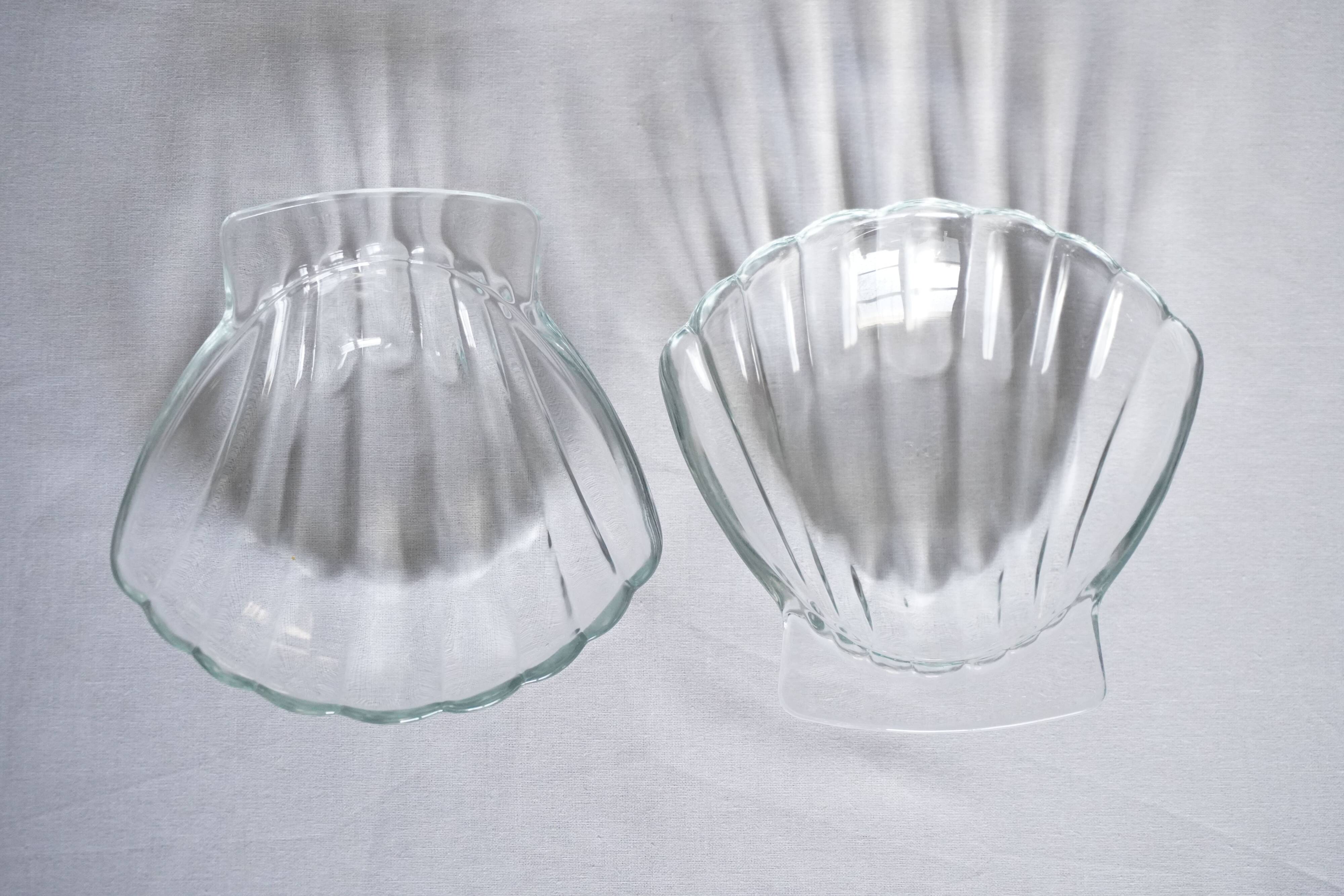 Set of 2 glass scallop shell bowls, Sovirel France