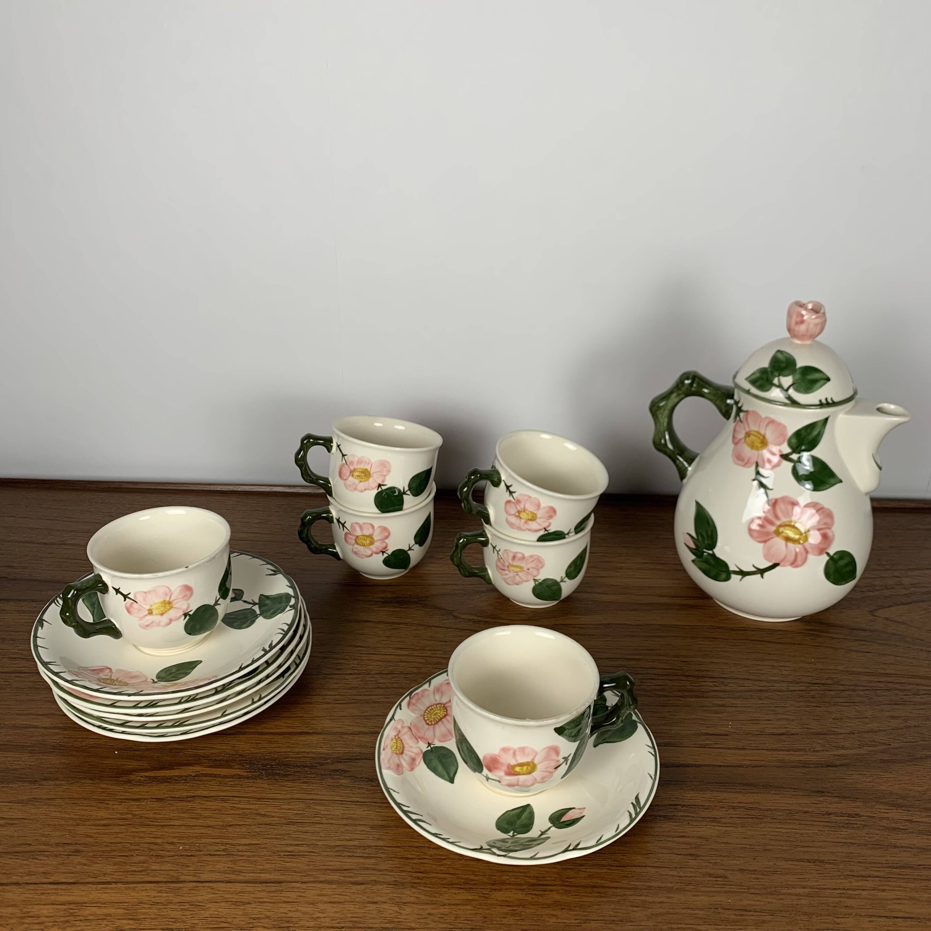 6 teacups + saucers + teapot Villeroy & Boch "Wild Rose" 1970