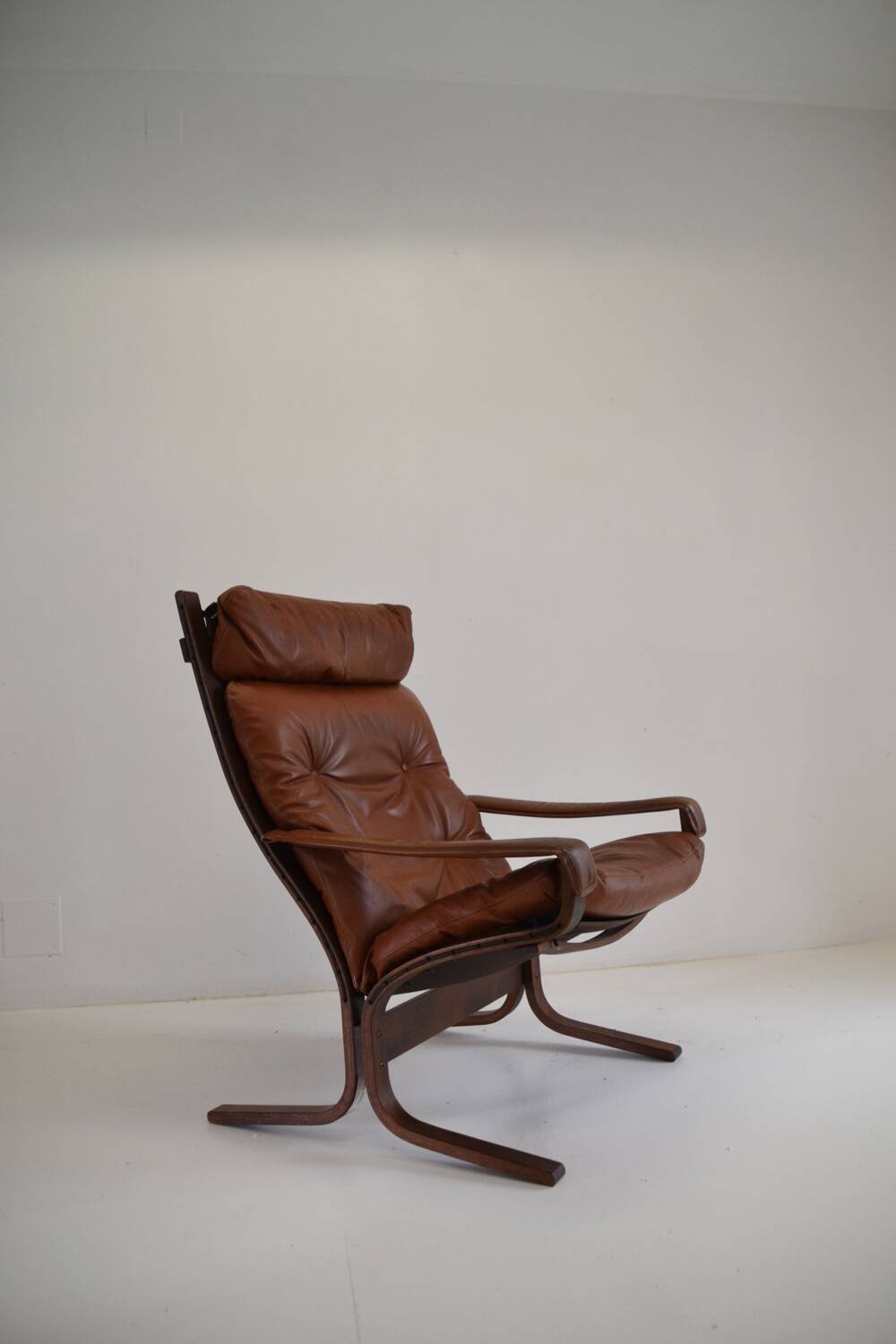 Siesta leather armchair by designer Ingmar Relling.