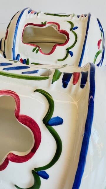 2 Vintage ceramic wall lights