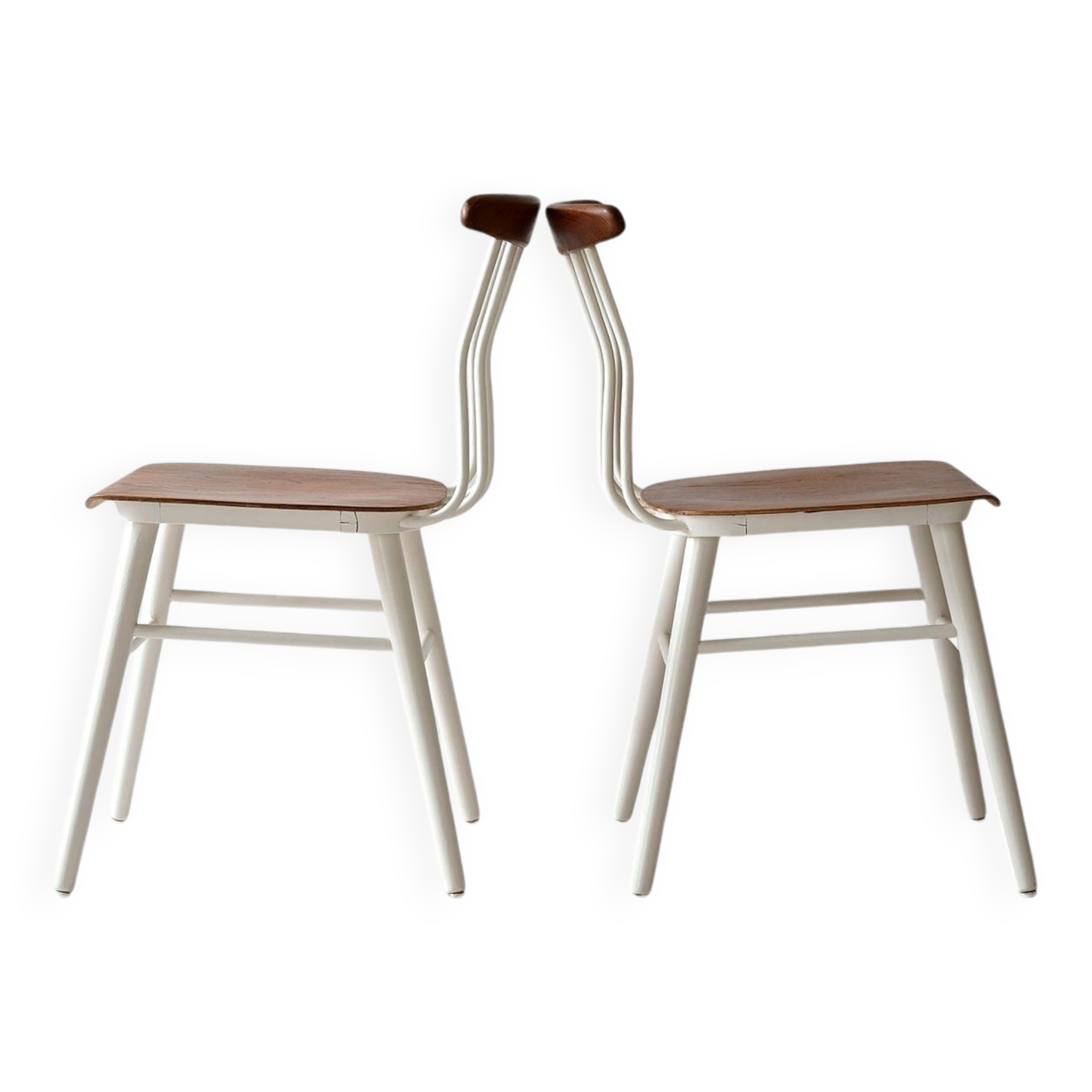 Paire de chaises nordiques en bois