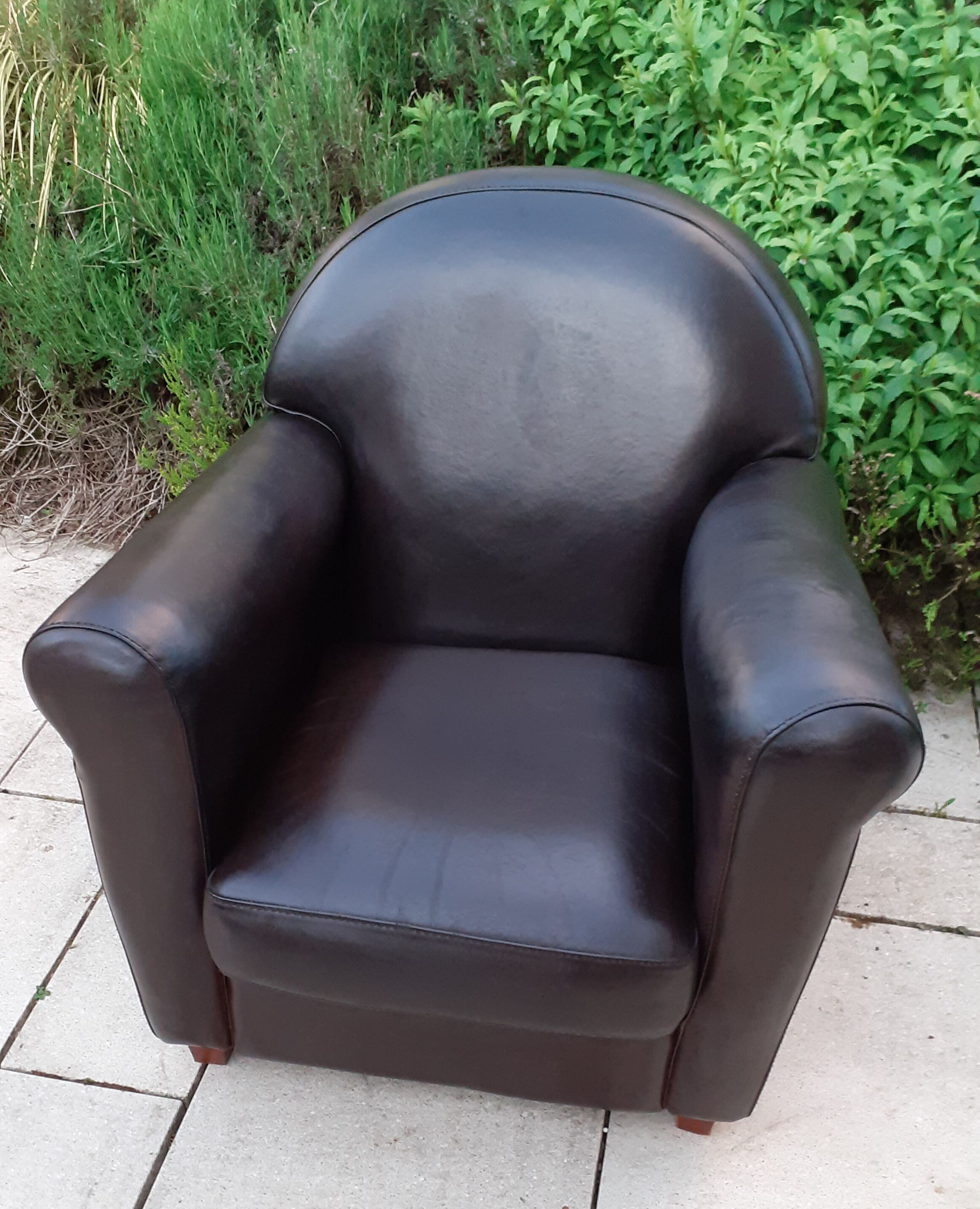 Fauteuil club en cuir bois & chiffons