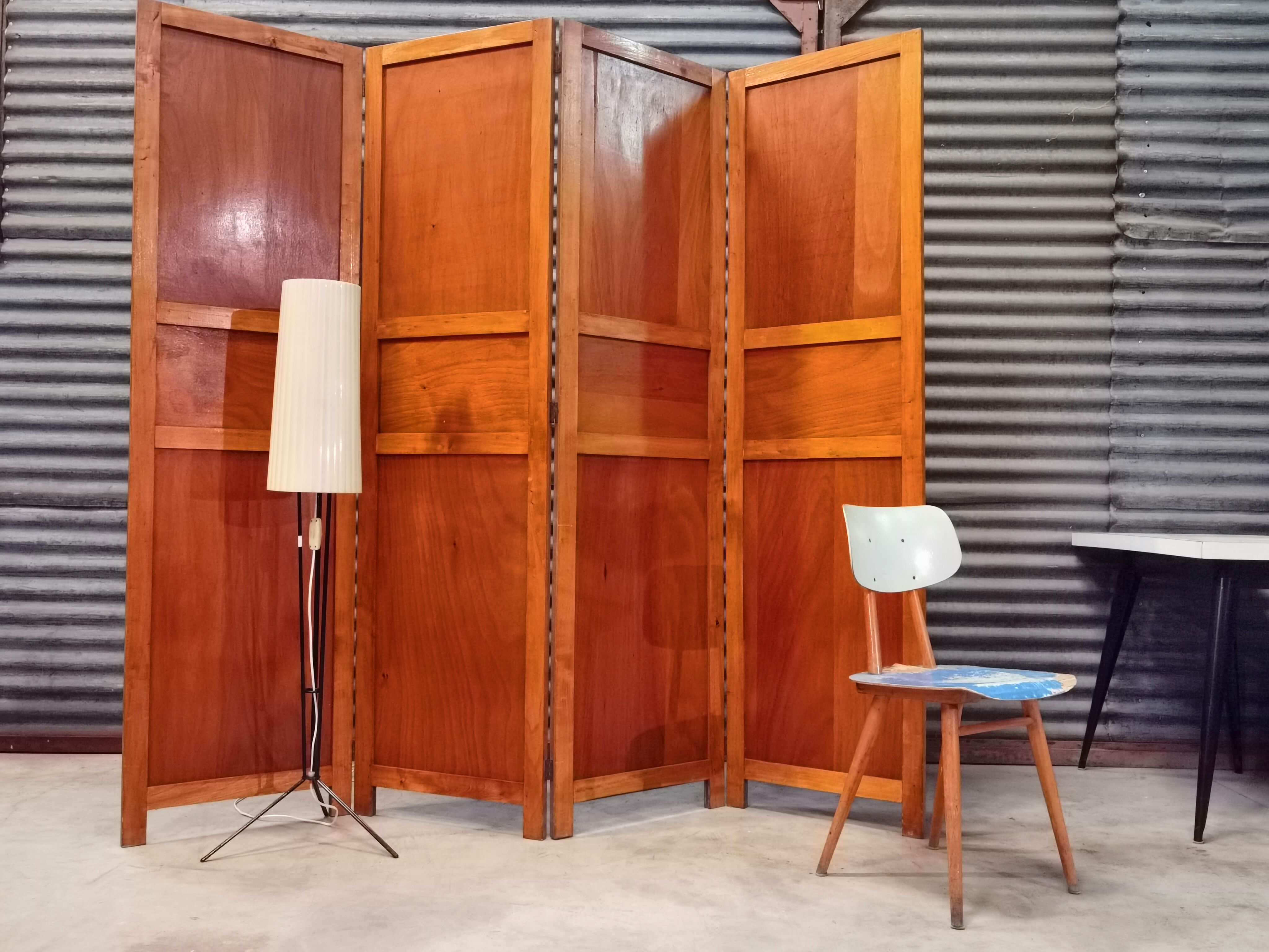 Wooden screen year 60