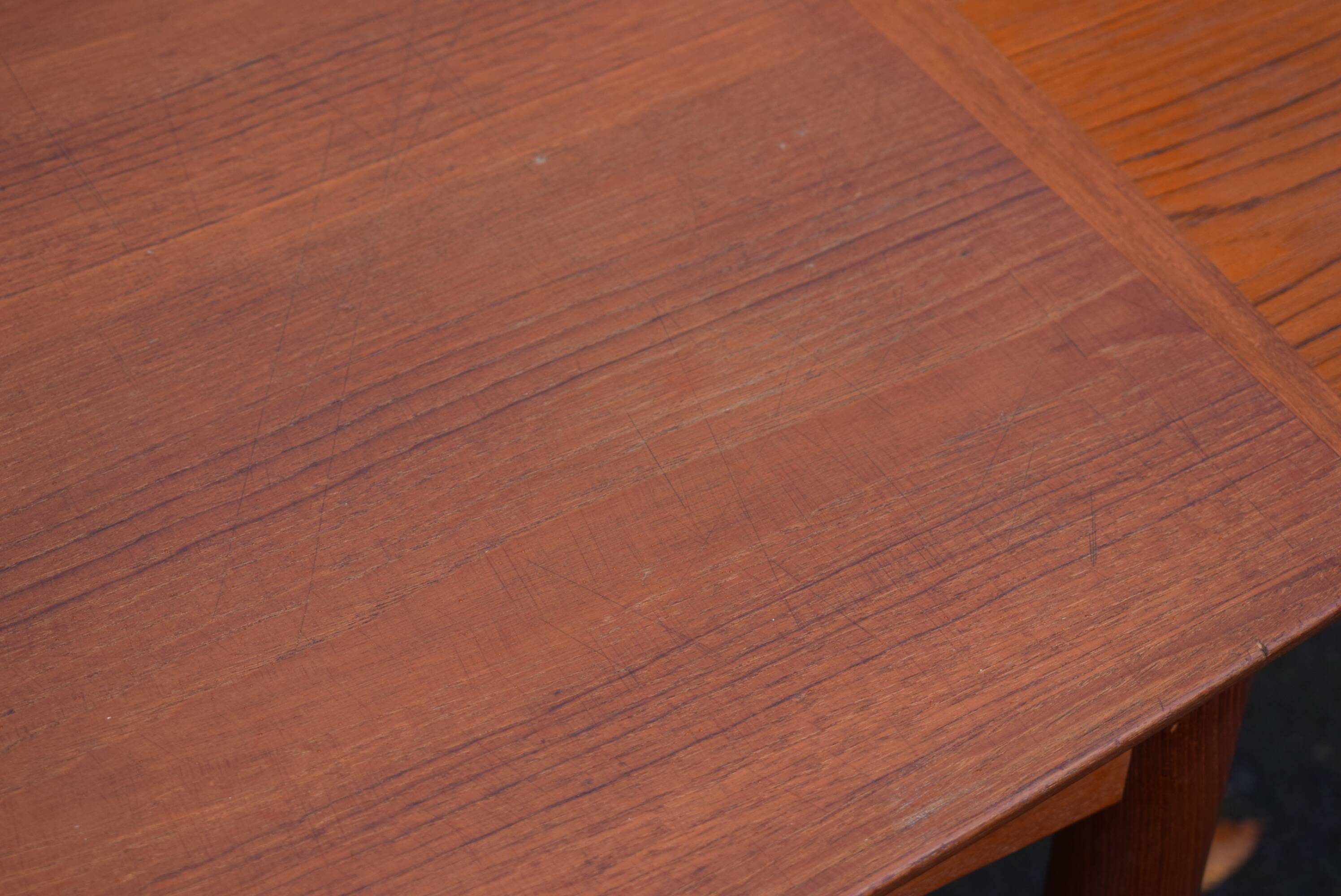 Hundevad chicken table