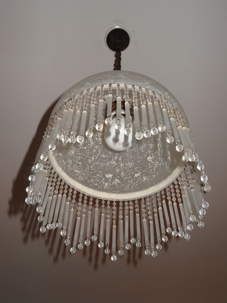 Vintage suspension in half shell speckled with pearls