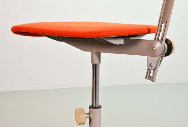 Chaise de bureau industrielle Ahrend De Cirkel avec revêtement en tissu orange, années 1950