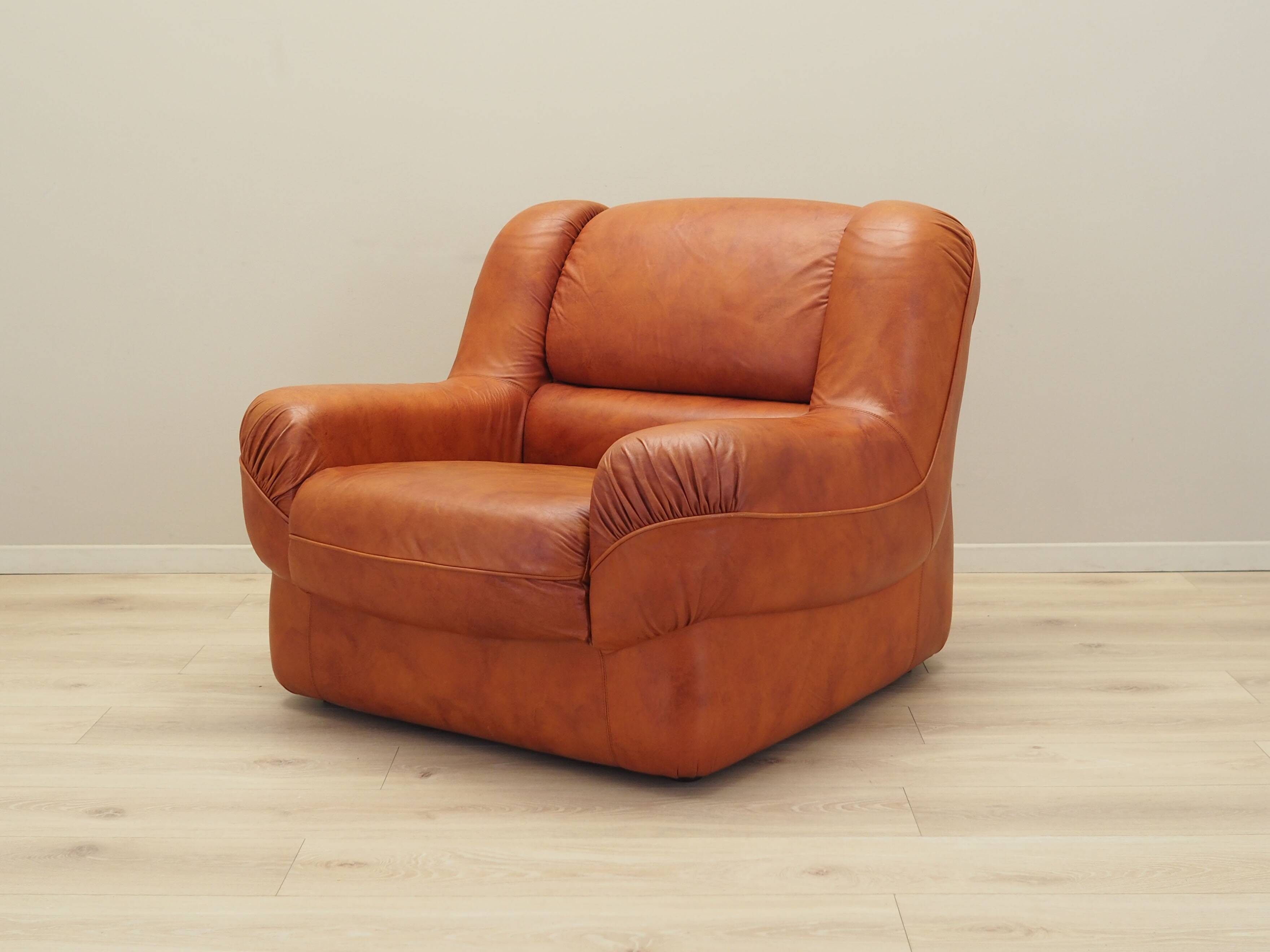 Fauteuil orange, design italien, années 1970, fabricant : Mimo Padova