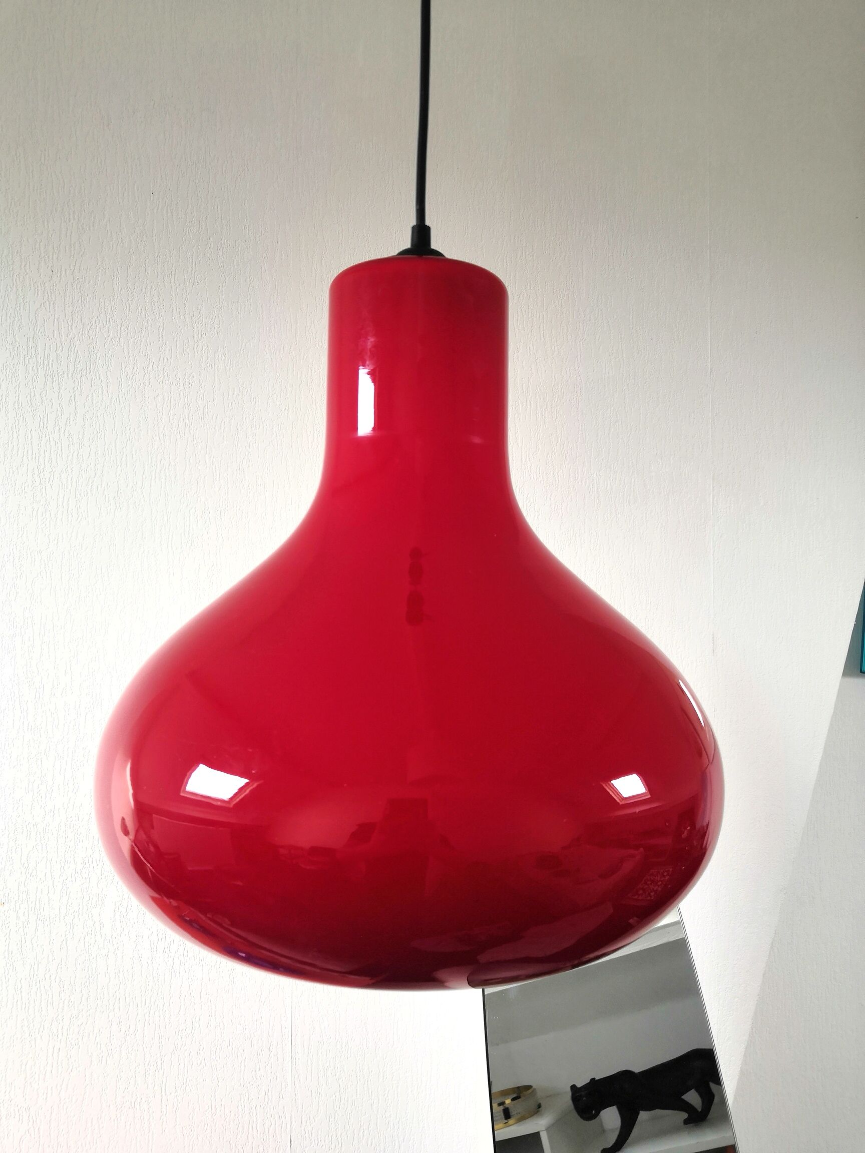 Suspension in red opaline design 70s