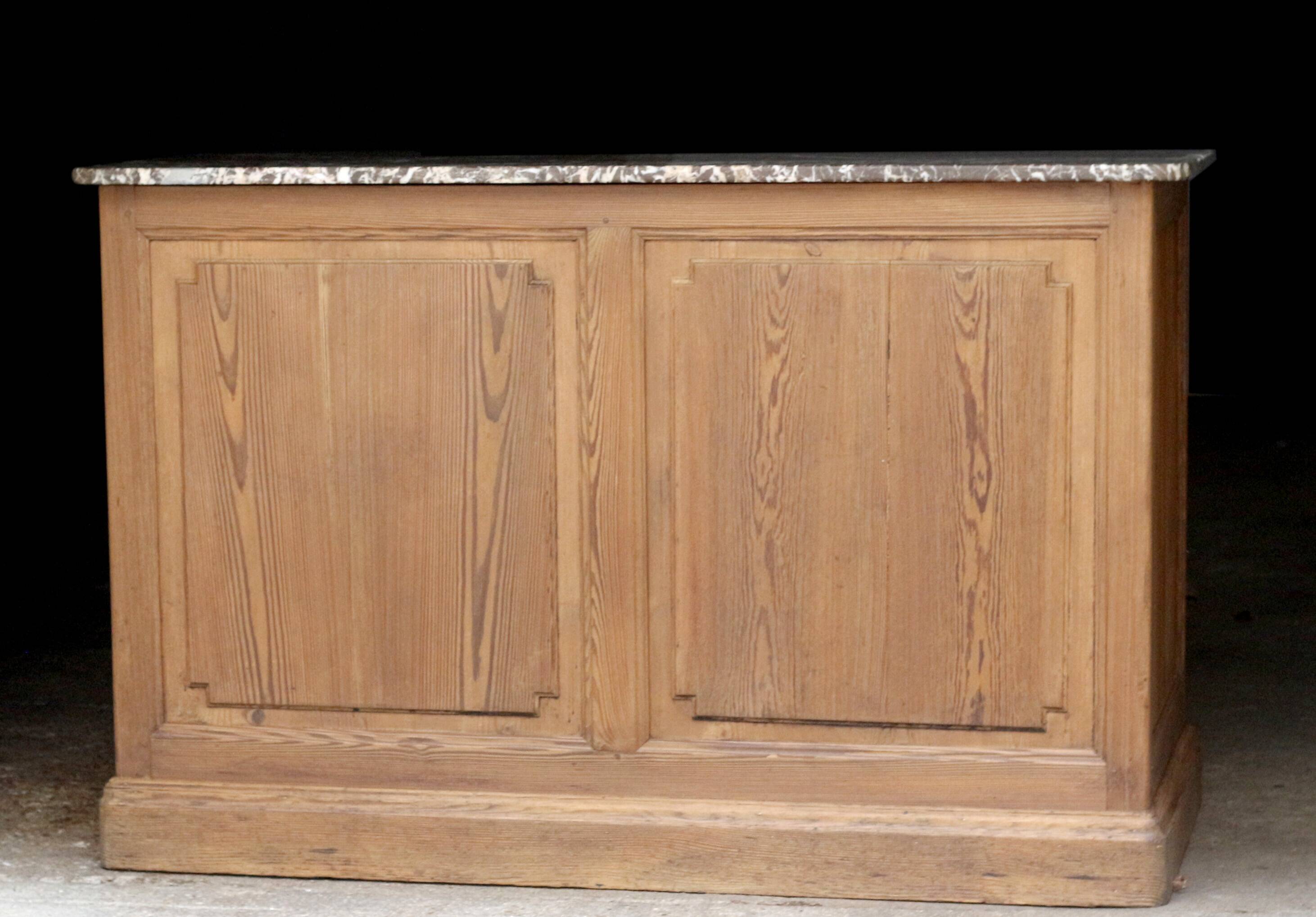 Exceptional pharmacy counter in solid pine and marble (19th century).