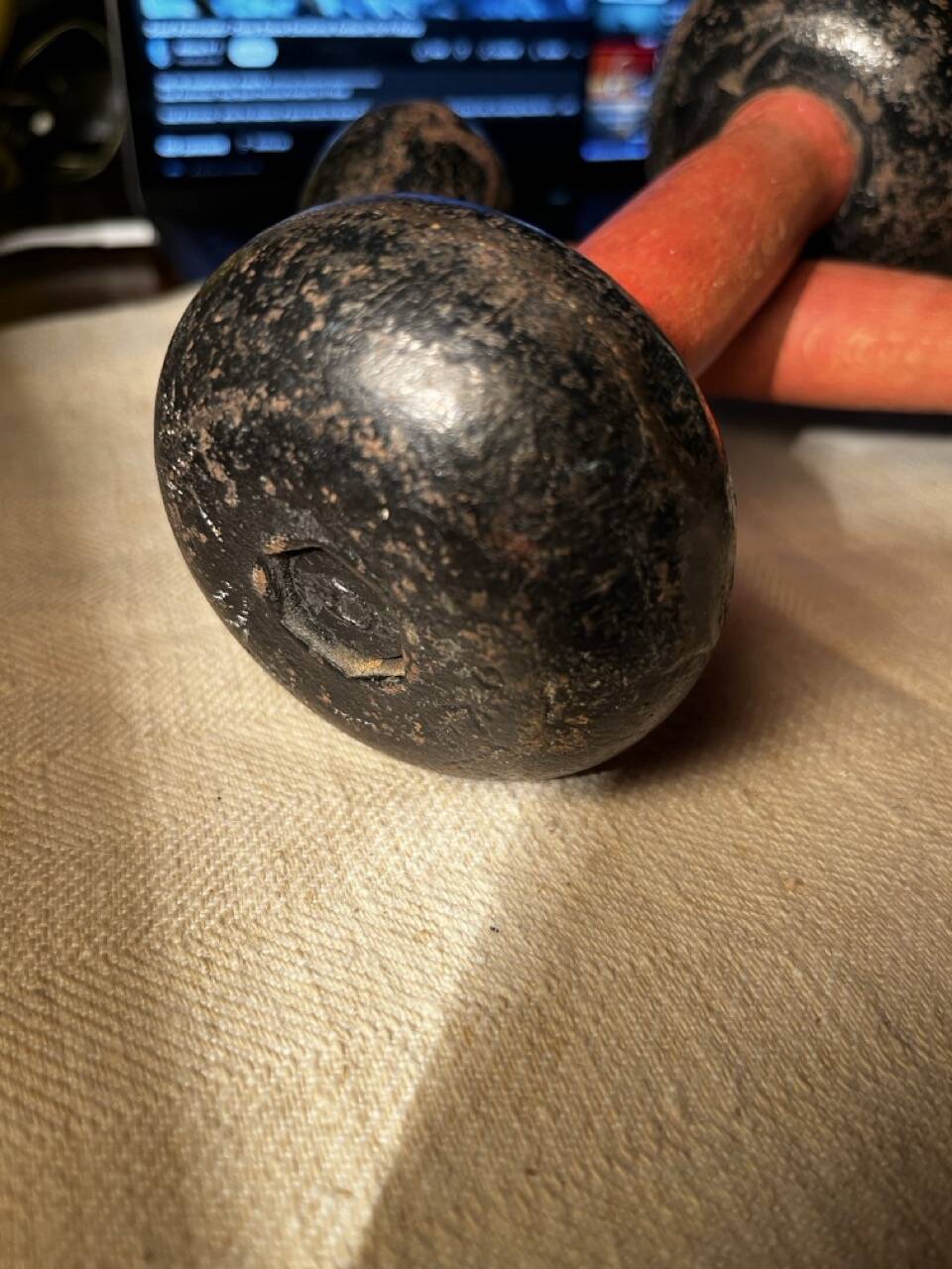 Pair of dumbbells, 2kg x 2, anni 30-40, cast iron and wood