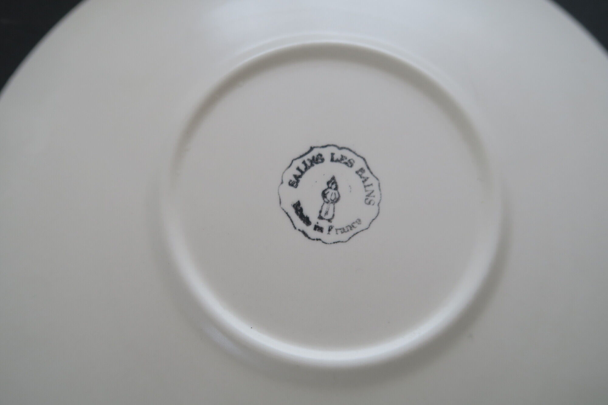 6 Flat plates Salins Studio curved lines Vintage 1980 style Memphis design Pierre Cazenove