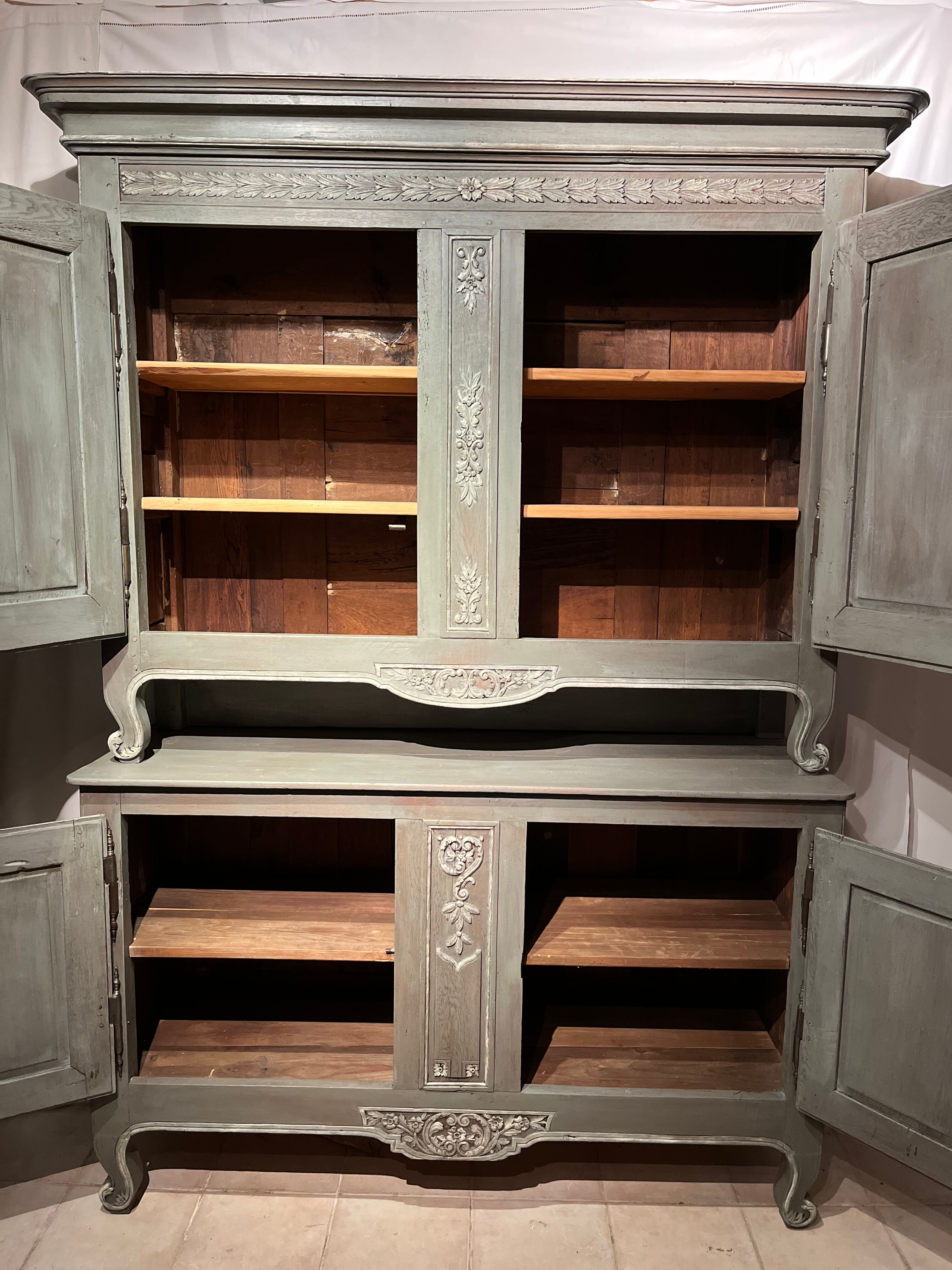 Buffet Louis XV patinated